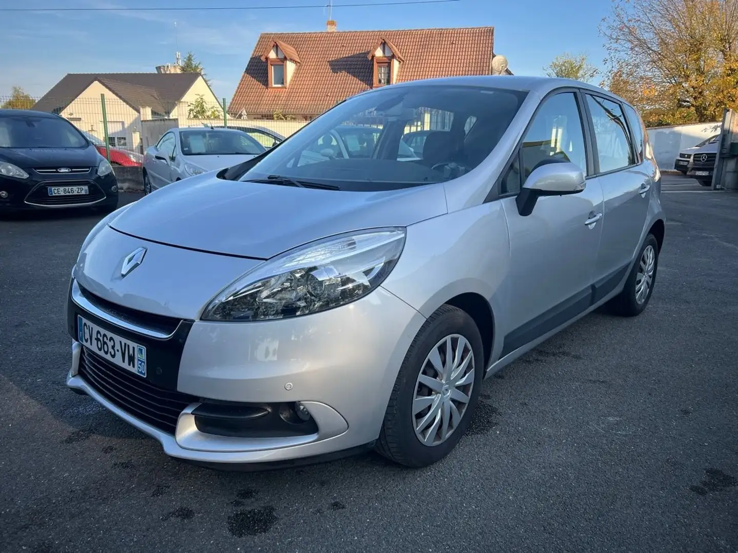 Renault Scenic 1.5 DCI 110CH BUSINESS EDC Grau - 2