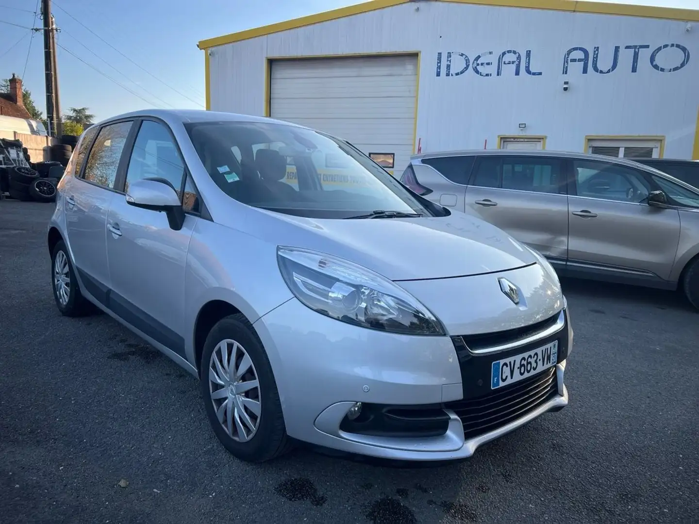 Renault Scenic 1.5 DCI 110CH BUSINESS EDC Grau - 1