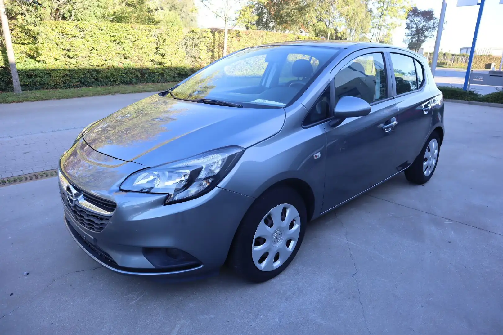 Opel Corsa 1.4 Benz Grijs - 1