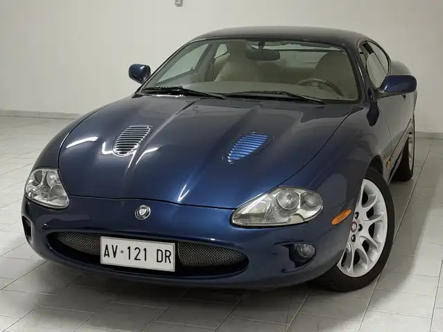 Jaguar XK8 Coupe 4.0