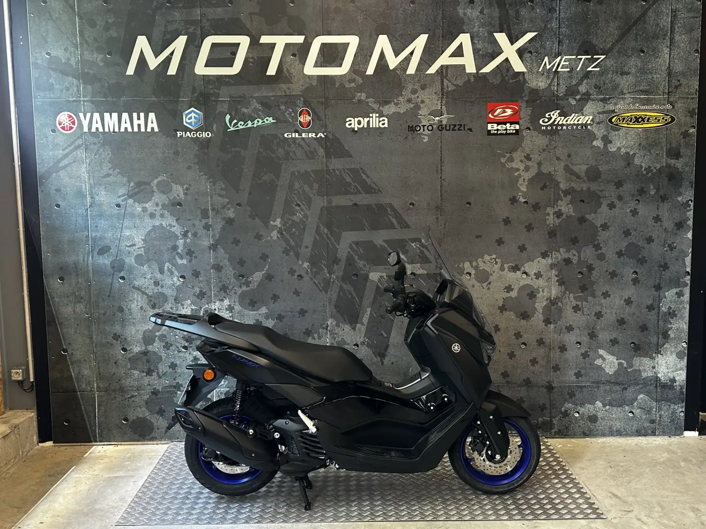 Yamaha NMAX Gris - 1
