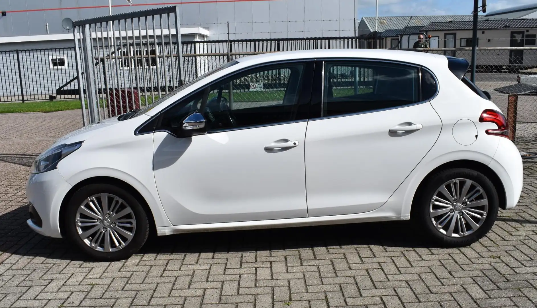 Peugeot 208 1.5 BlueHDi Blue Lease Allure Blanc - 2