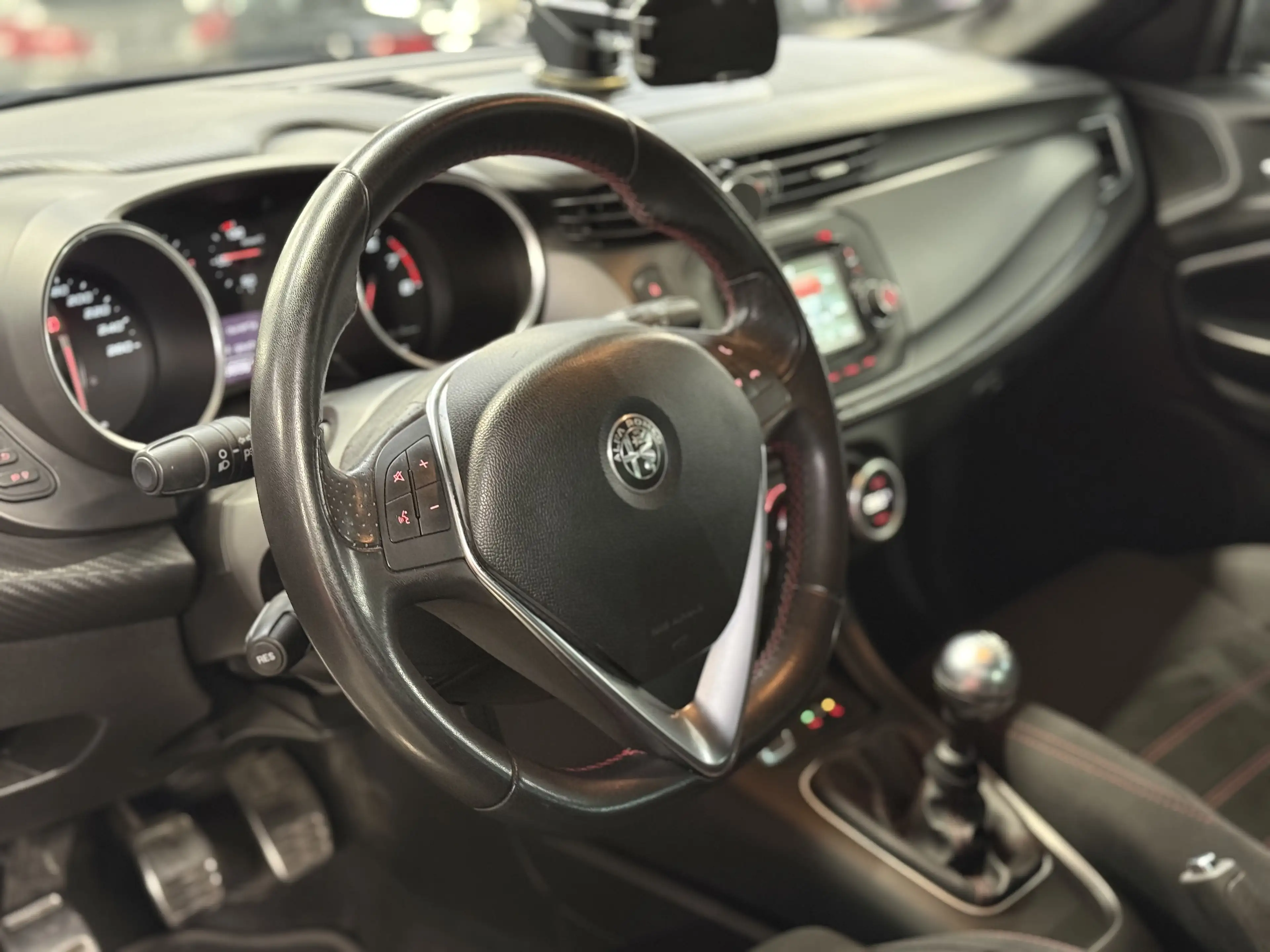 Alfa Romeo Giulietta 1.4i * SPORT * RADAR AV/AR * BLUETOOTH * CLIM — photo 7