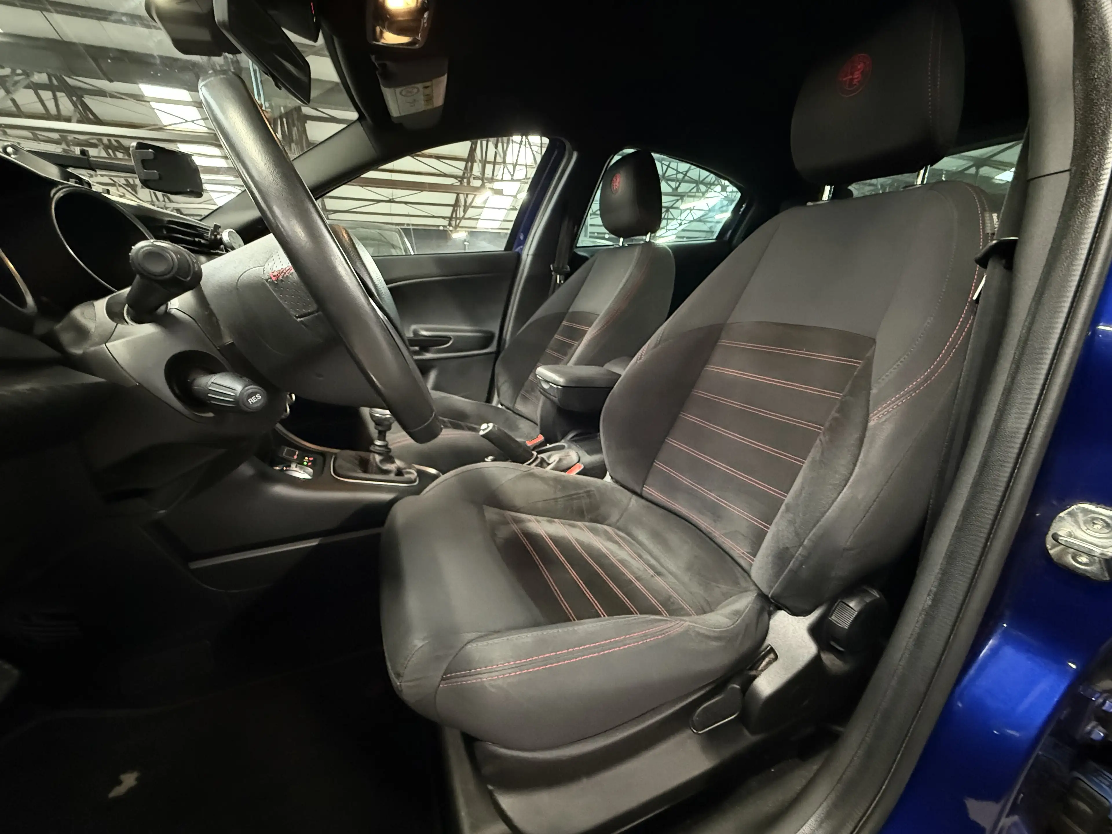 Alfa Romeo Giulietta 1.4i * SPORT * RADAR AV/AR * BLUETOOTH * CLIM — photo 8