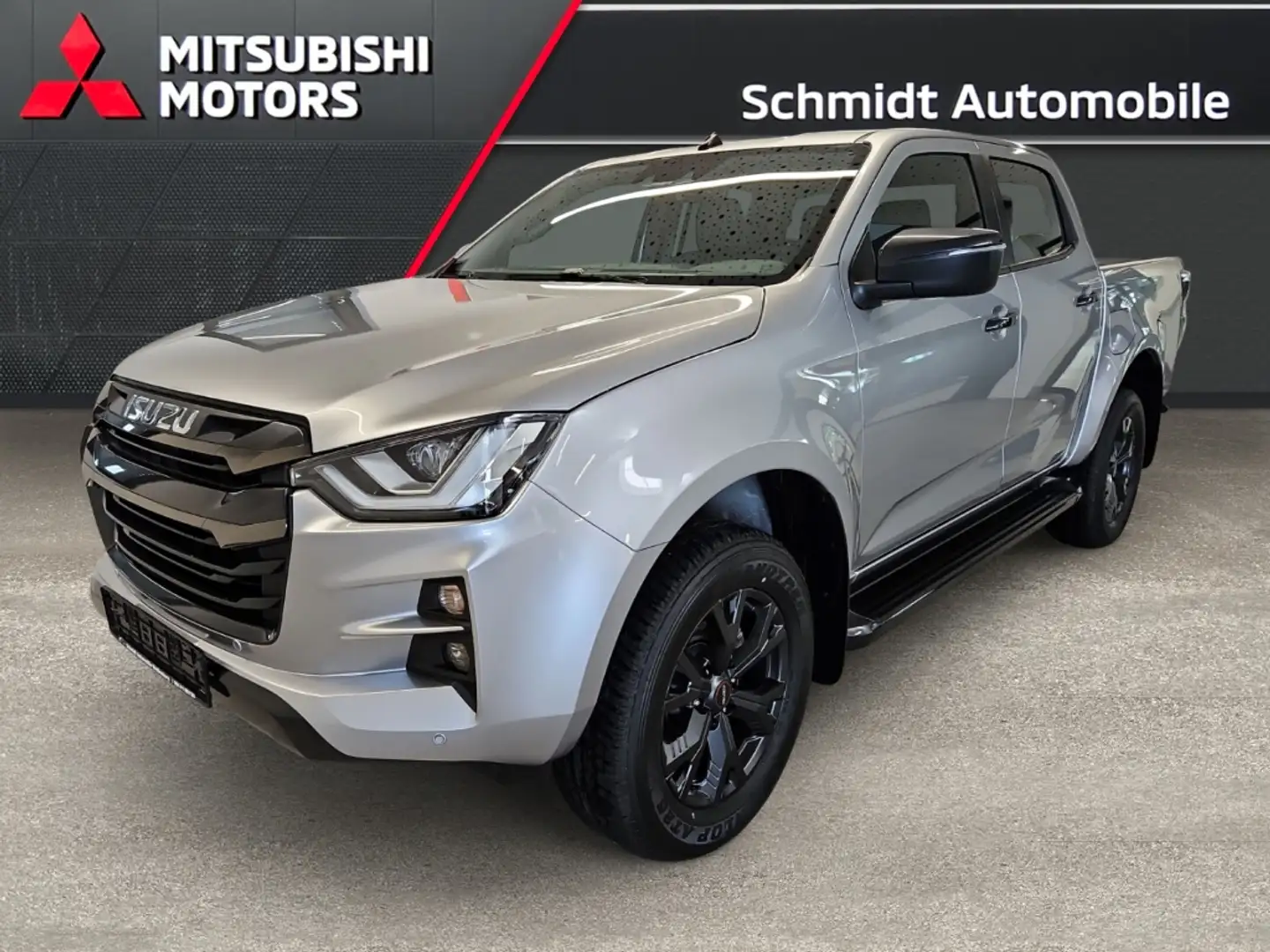 Isuzu D-Max 1.9L DoubleCab 4x4 LSE V-Cross LED Kamera Stříbrná - 1