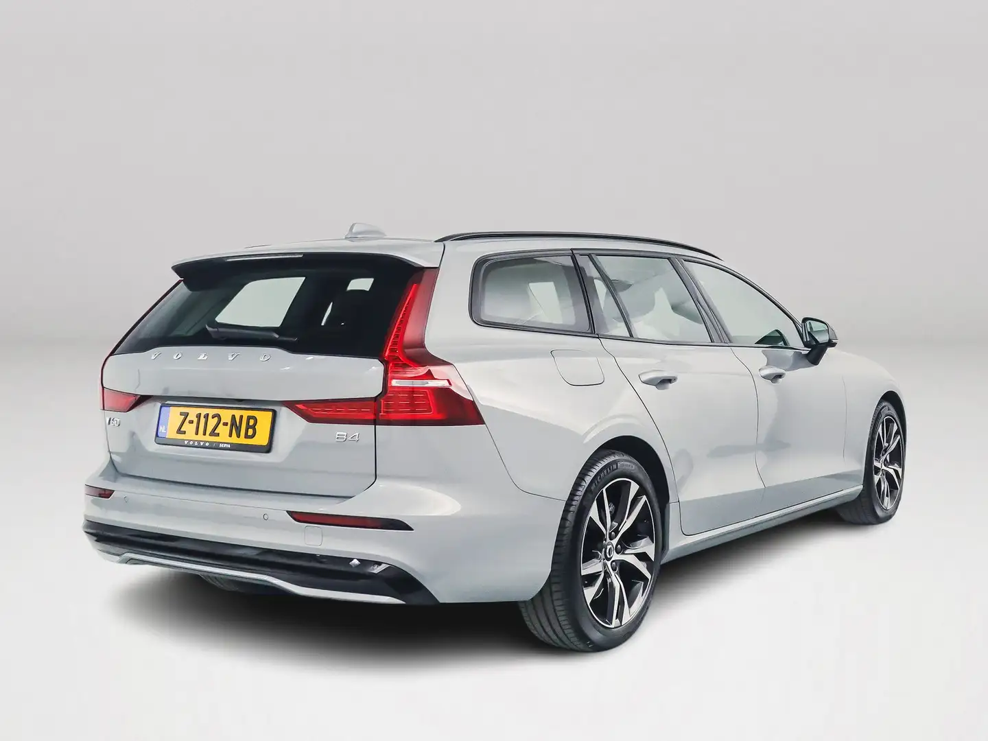 Volvo V60 B4 Aut. Plus Dark | Parkeercamera | Stoel- en stuu Grijs - 2