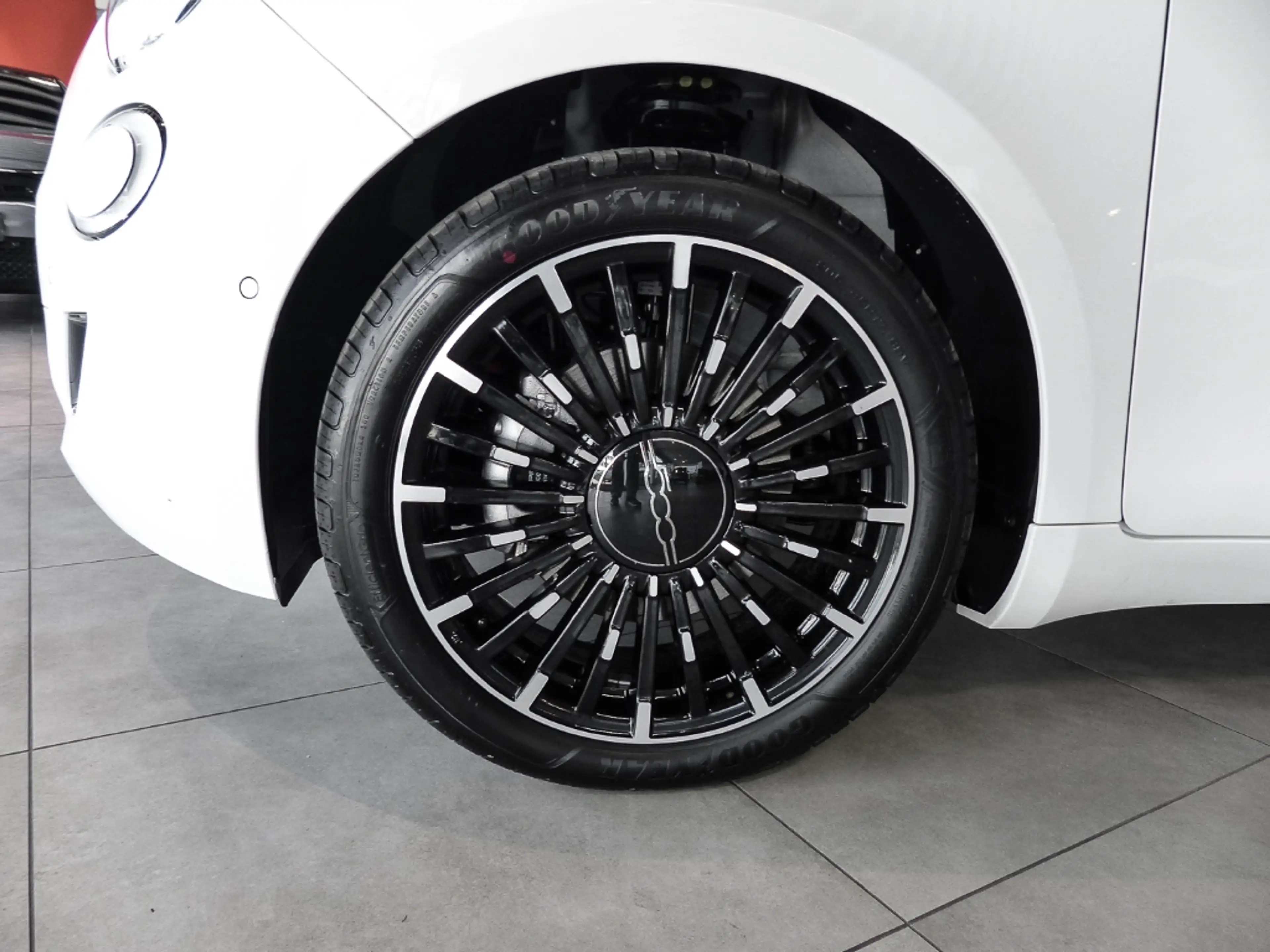 Fiat 500e Icon 42 kWh // Style-Paket // Komfort-Paket // — photo 3