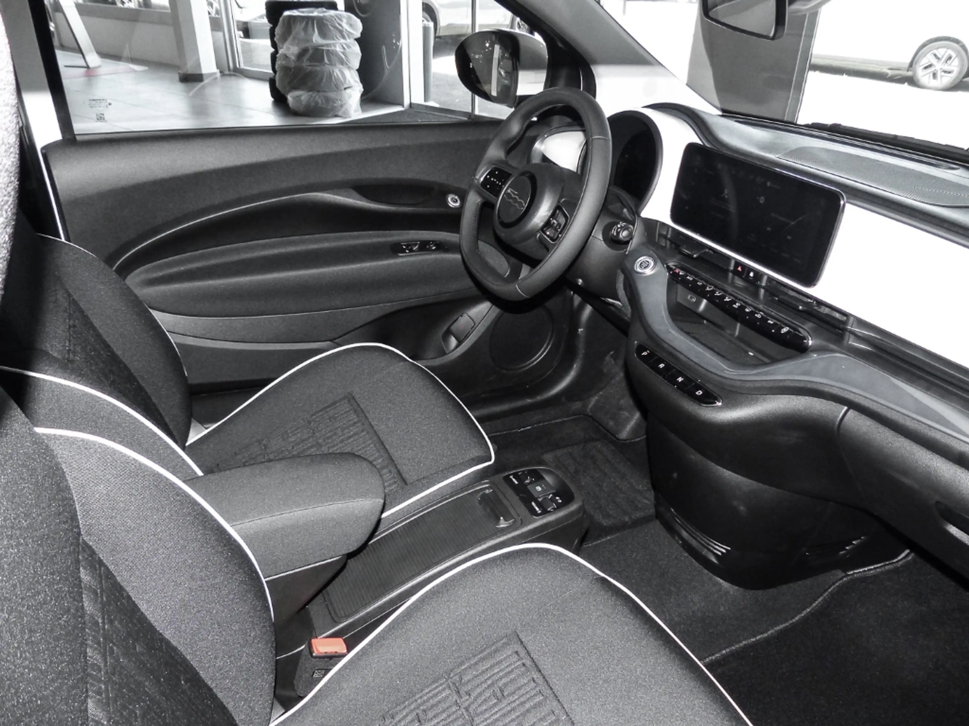 Fiat 500e Icon 42 kWh // Style-Paket // Komfort-Paket // — photo 4