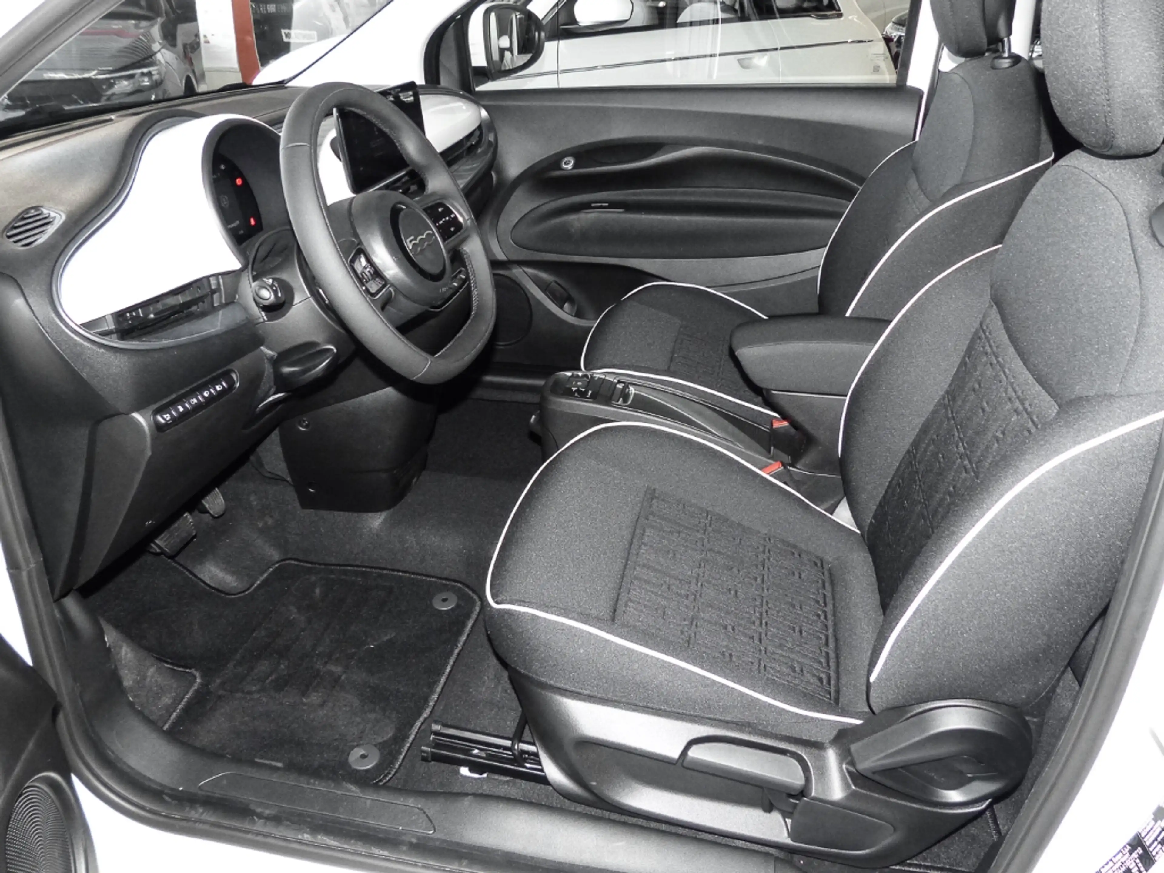 Fiat 500e Icon 42 kWh // Style-Paket // Komfort-Paket // — photo 8
