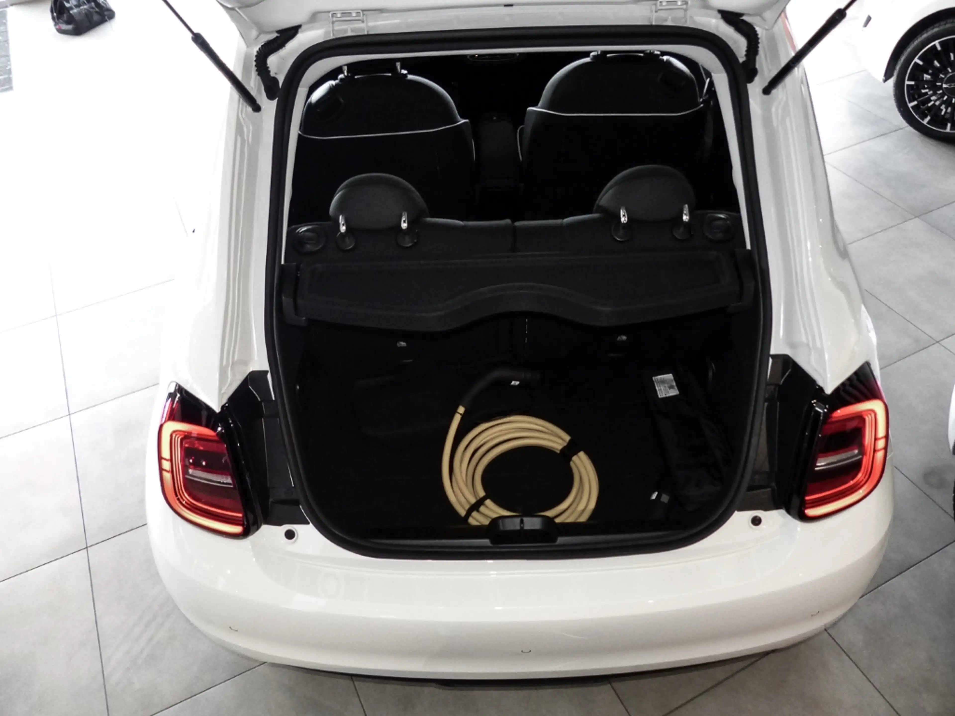 Fiat 500e Icon 42 kWh // Style-Paket // Komfort-Paket // — photo 13
