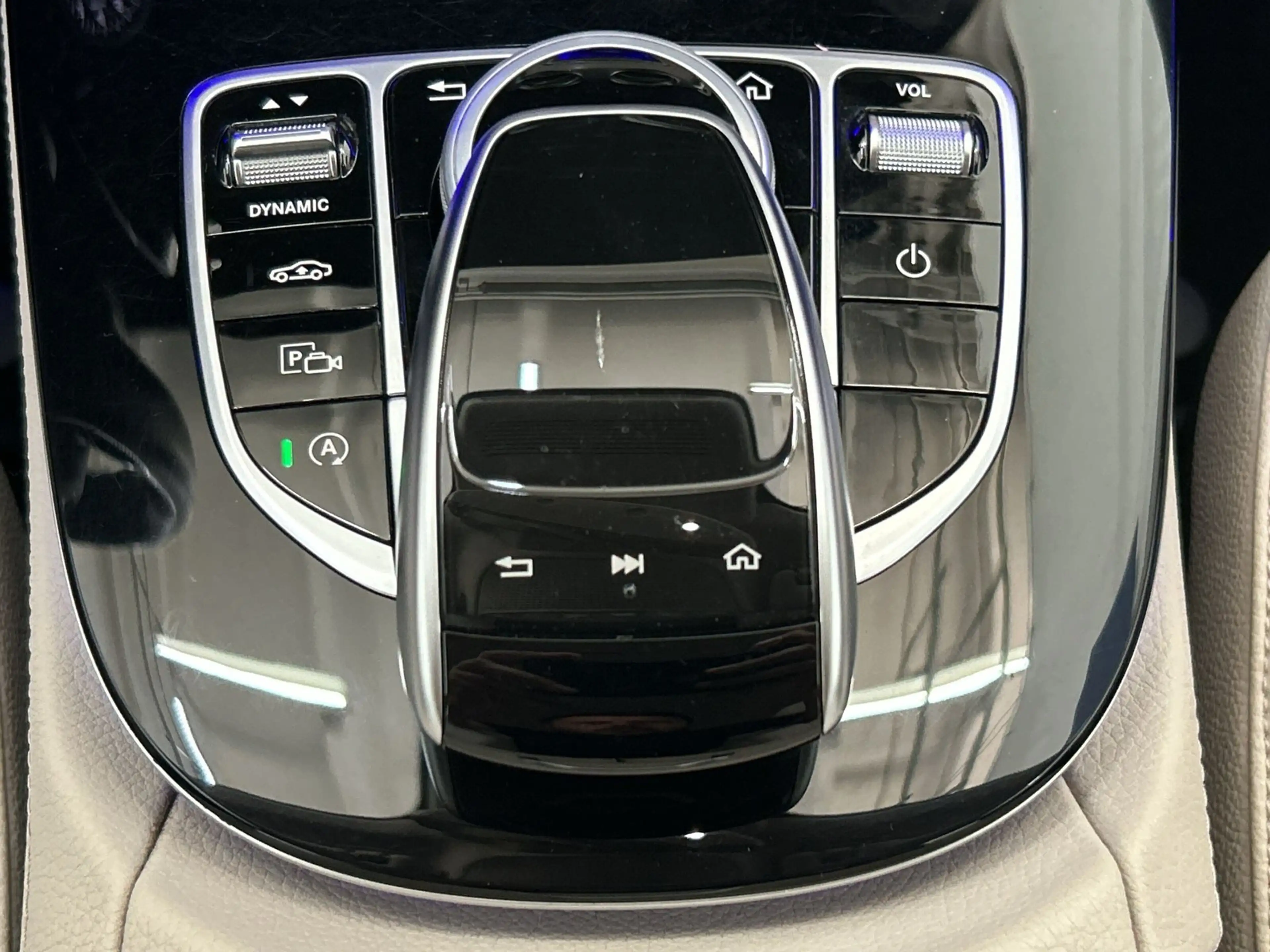 Mercedes-Benz E 400 4MATIC Limousine SHZ Navi — photo 19