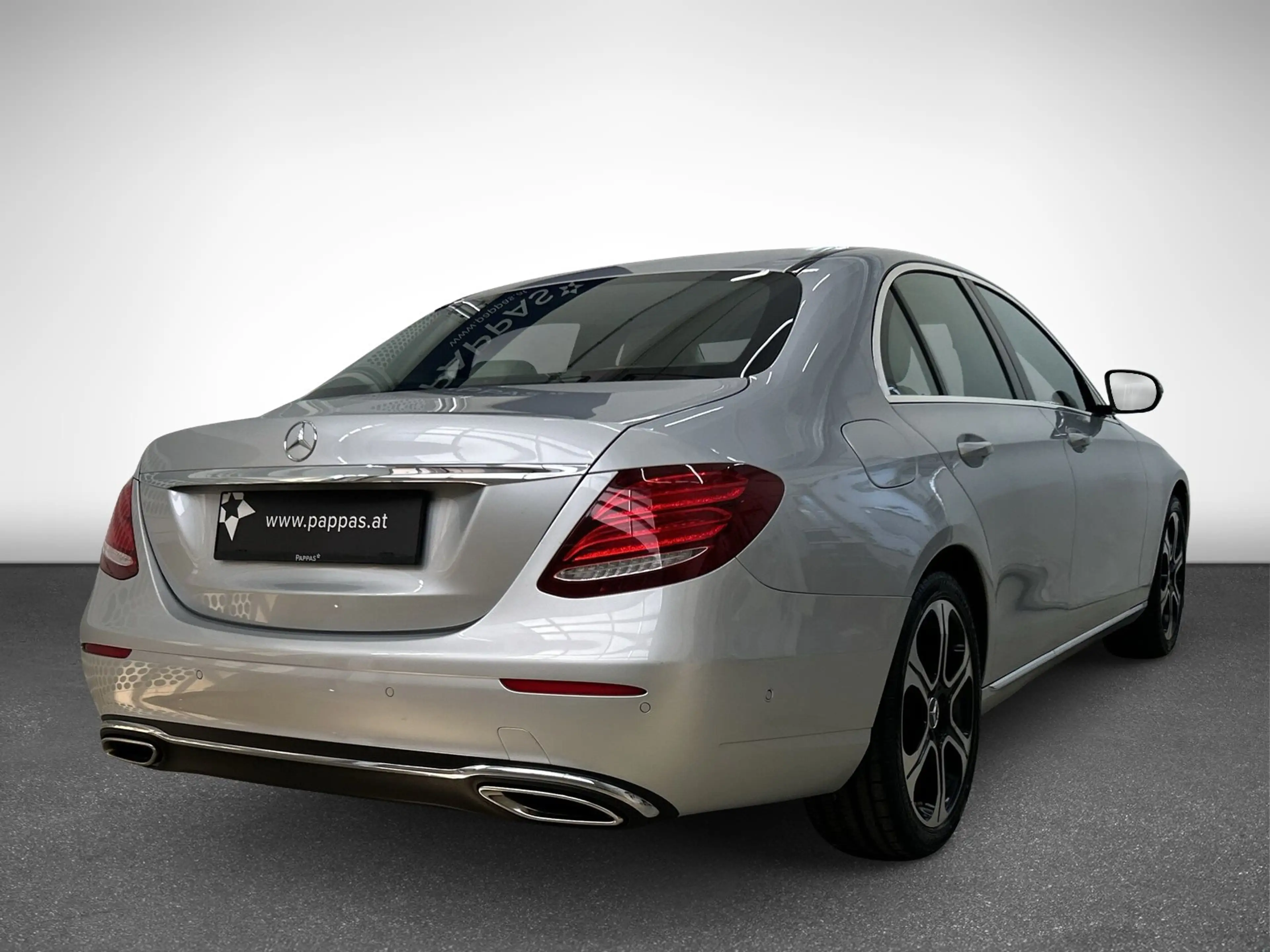 Mercedes-Benz E 400 4MATIC Limousine SHZ Navi — photo 6