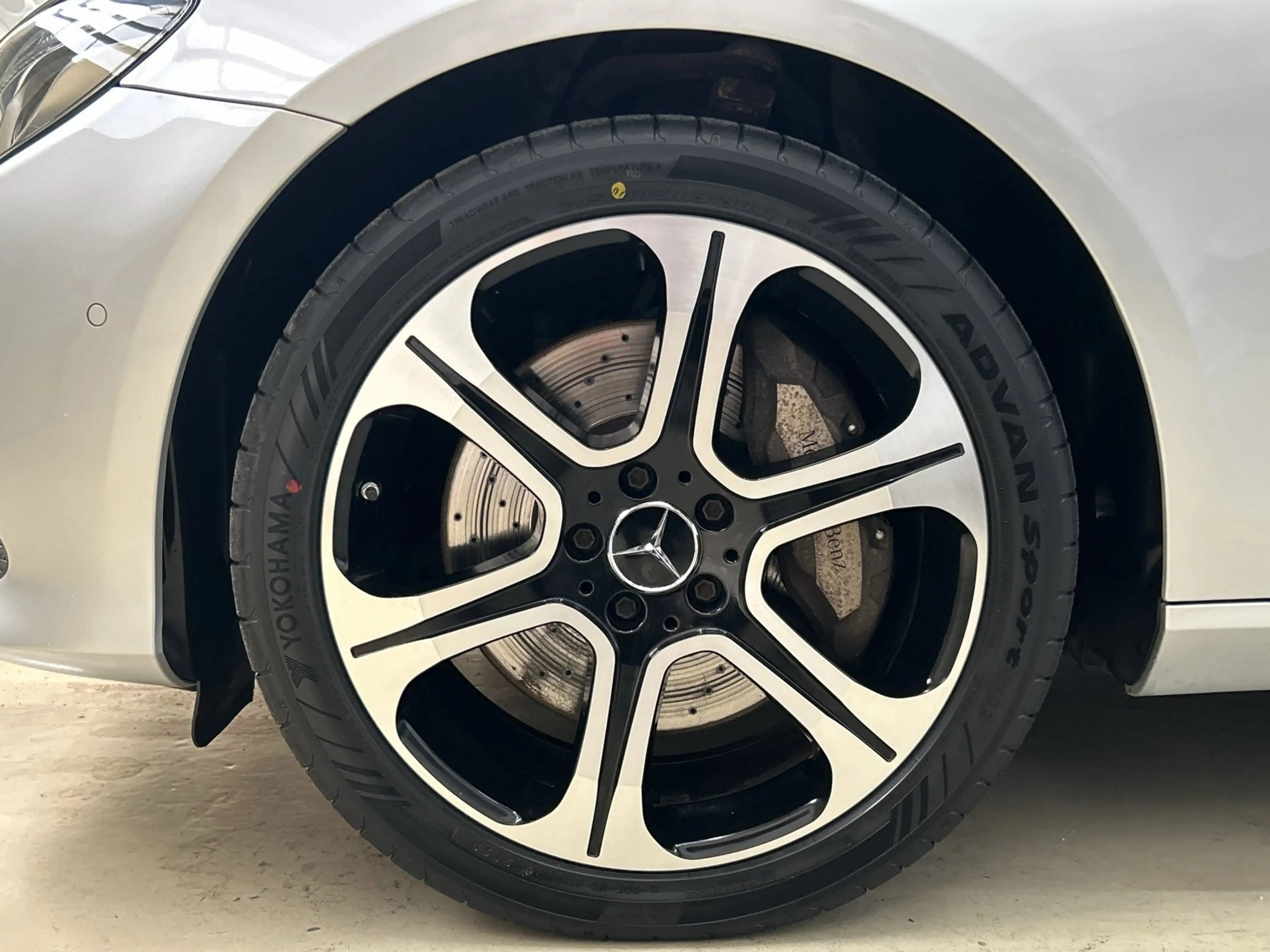 Mercedes-Benz E 400 4MATIC Limousine SHZ Navi — photo 13