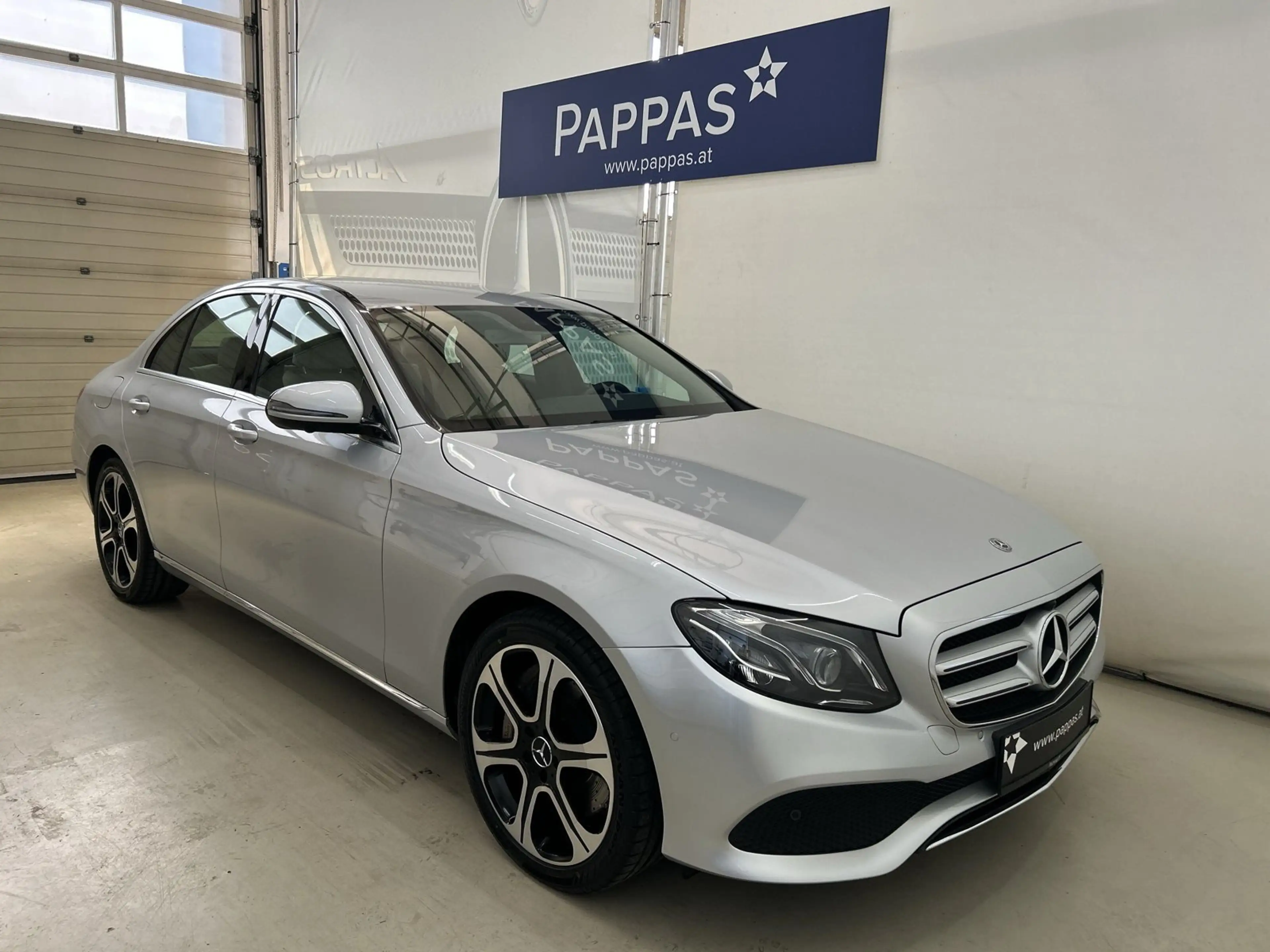 Mercedes-Benz E 400 4MATIC Limousine SHZ Navi — photo 22
