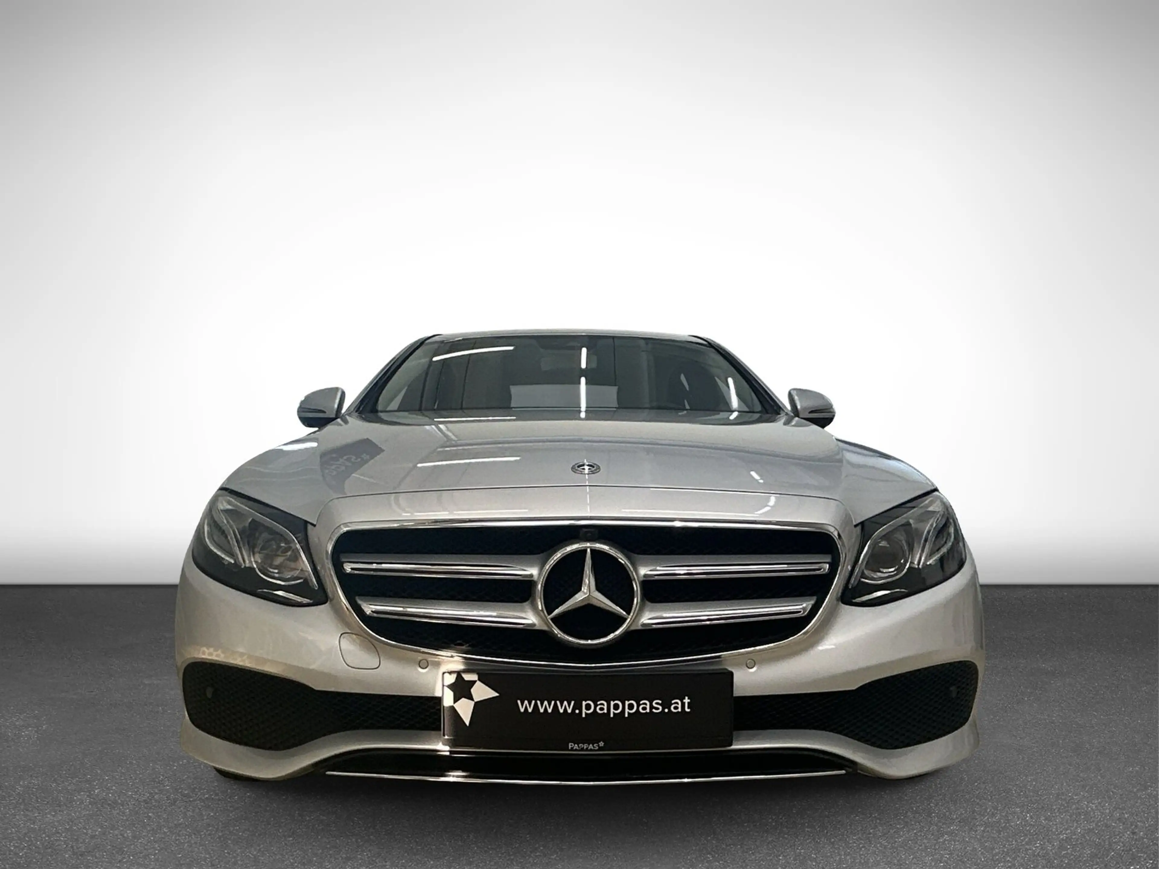 Mercedes-Benz E 400 4MATIC Limousine SHZ Navi — photo 4