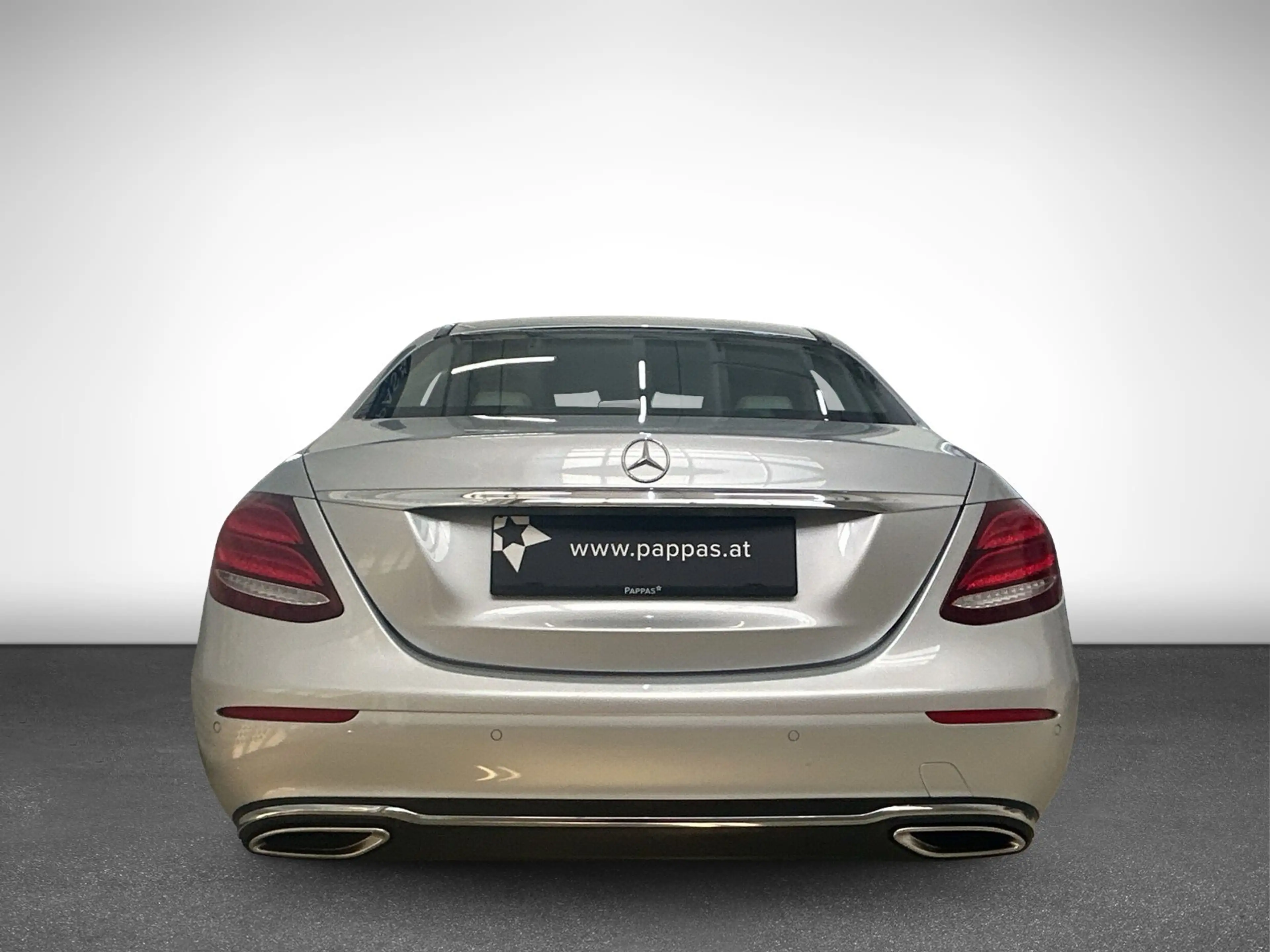 Mercedes-Benz E 400 4MATIC Limousine SHZ Navi — photo 5