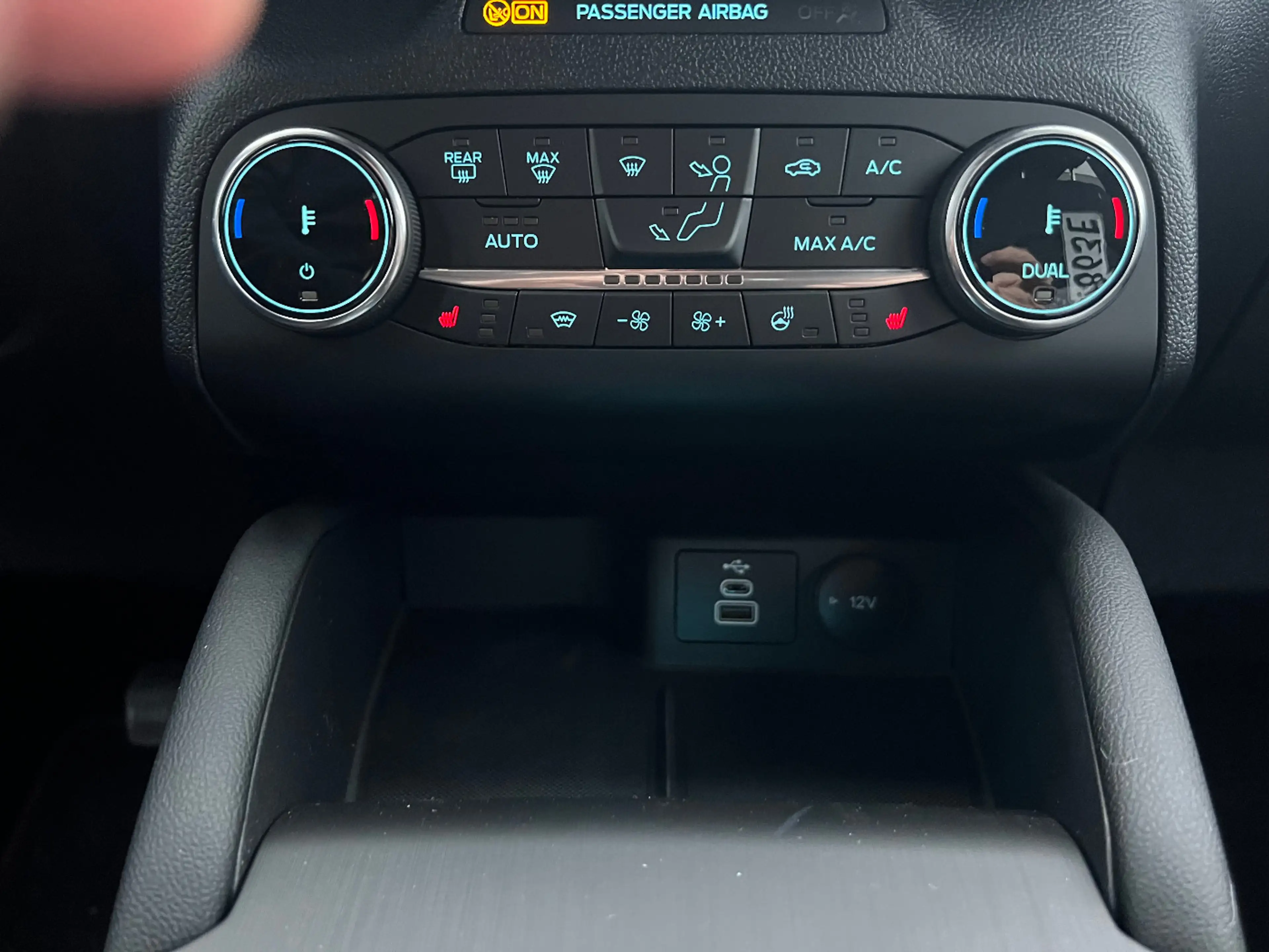 Ford Kuga ST-Line Navigation+Kamera+Winterpaket — photo 14