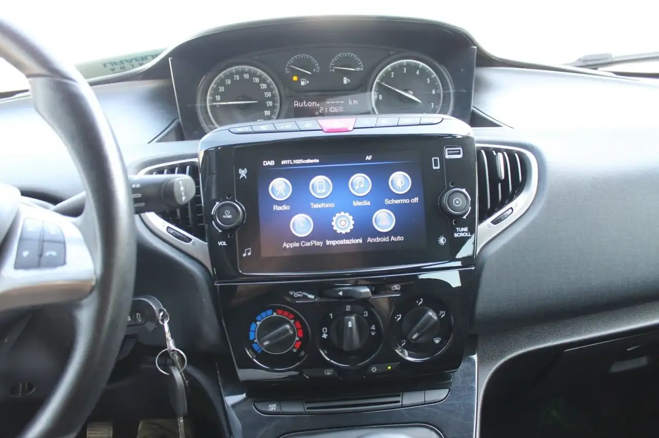 Lancia Ypsilon 2022 — фото 13
