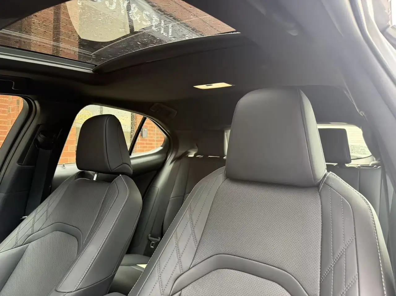 Lexus UX снимка Lexus UX