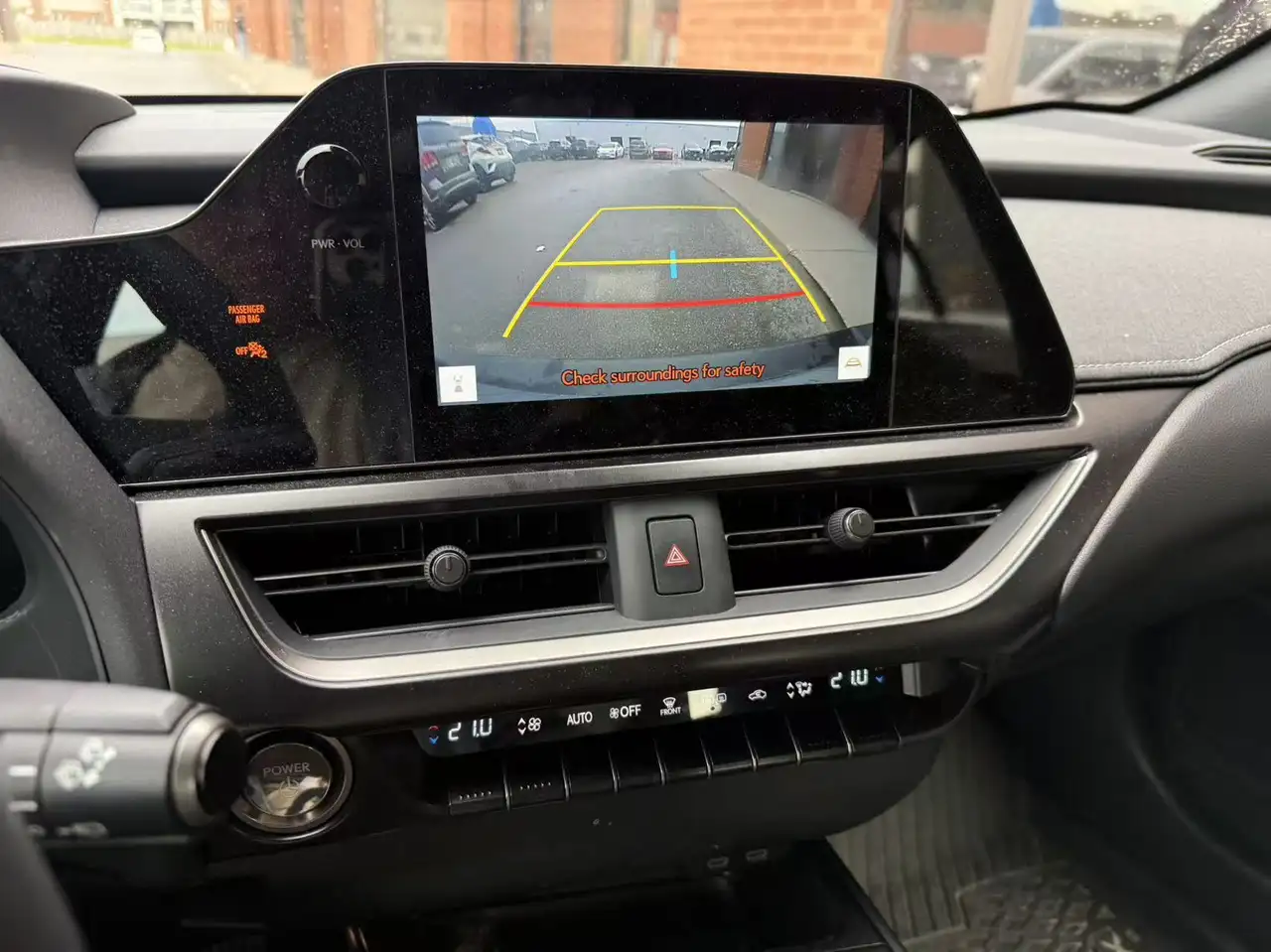 Lexus UX снимка Lexus UX