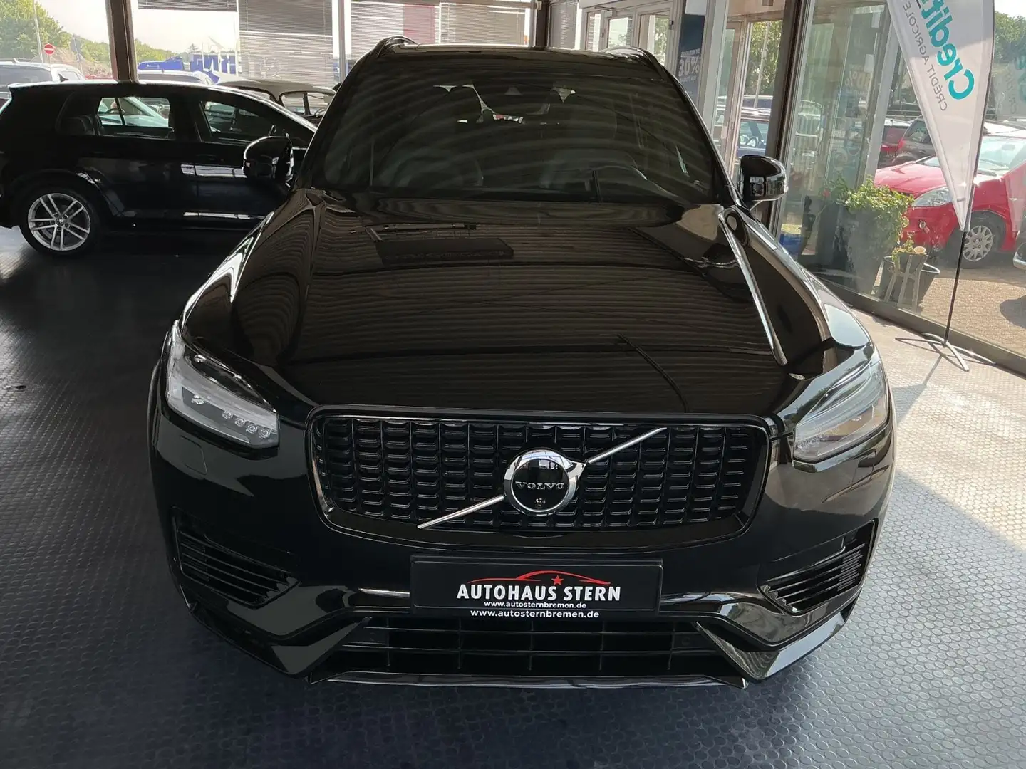 Volvo XC90 R Design Edition Recharge Plug-In Hybrid Schwarz - 2