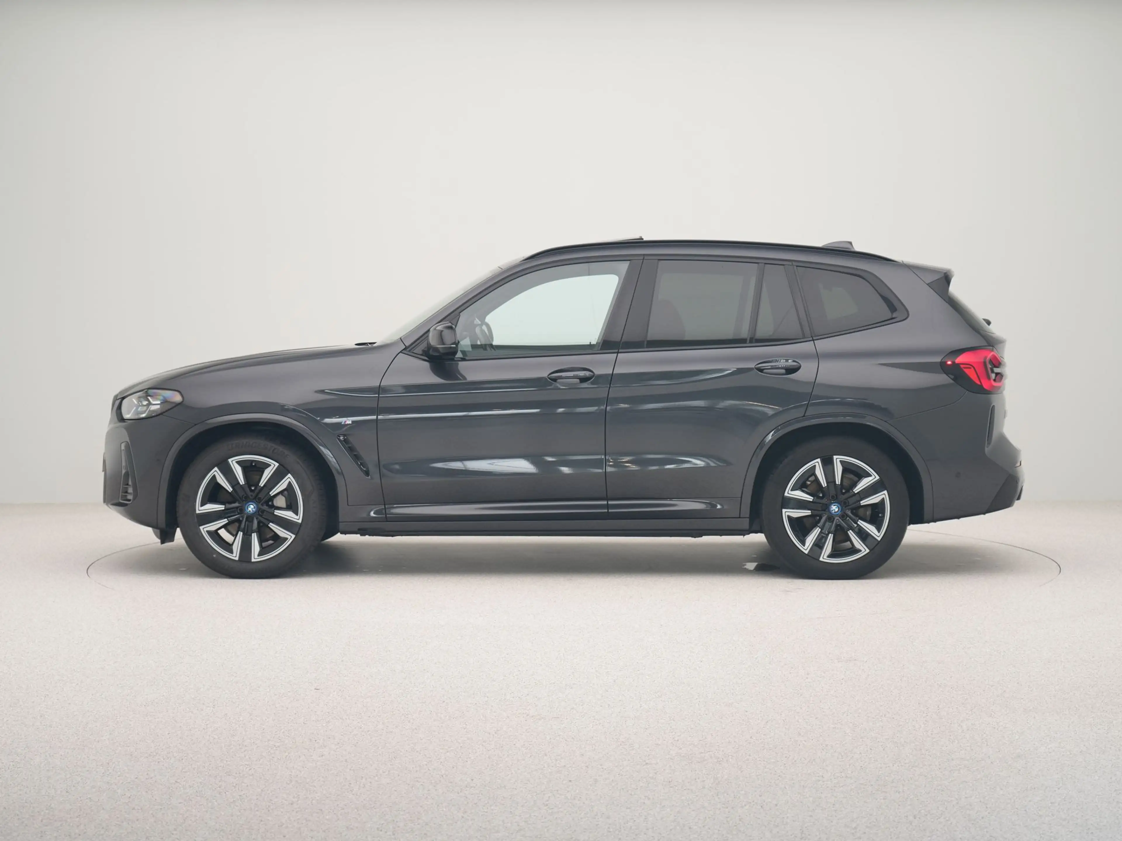 BMW iX3 Executive 80 kWh SoH 100% — photo 11