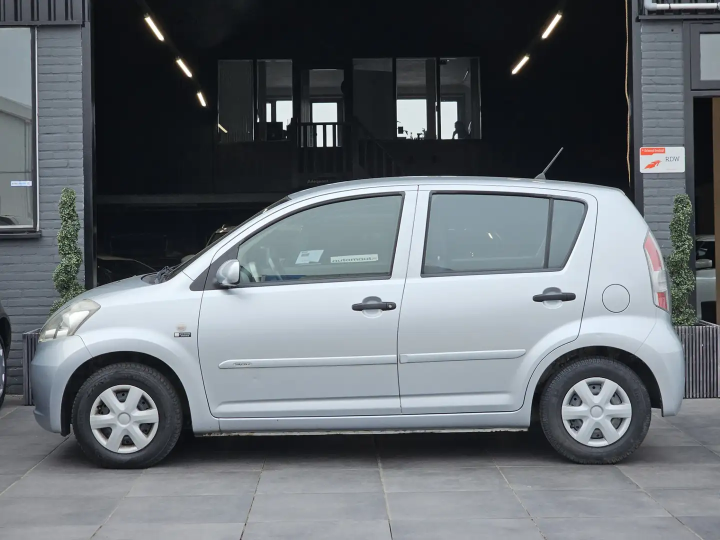 Daihatsu Sirion 2 1.0-12V Premium|Airco|El.Ramen|NAP|APK Gris - 2