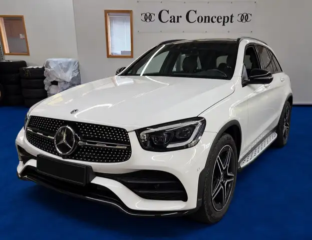 Mercedes-Benz GLC 300 4MATIC AMG 360° Pano AHK Sitzklima Voll