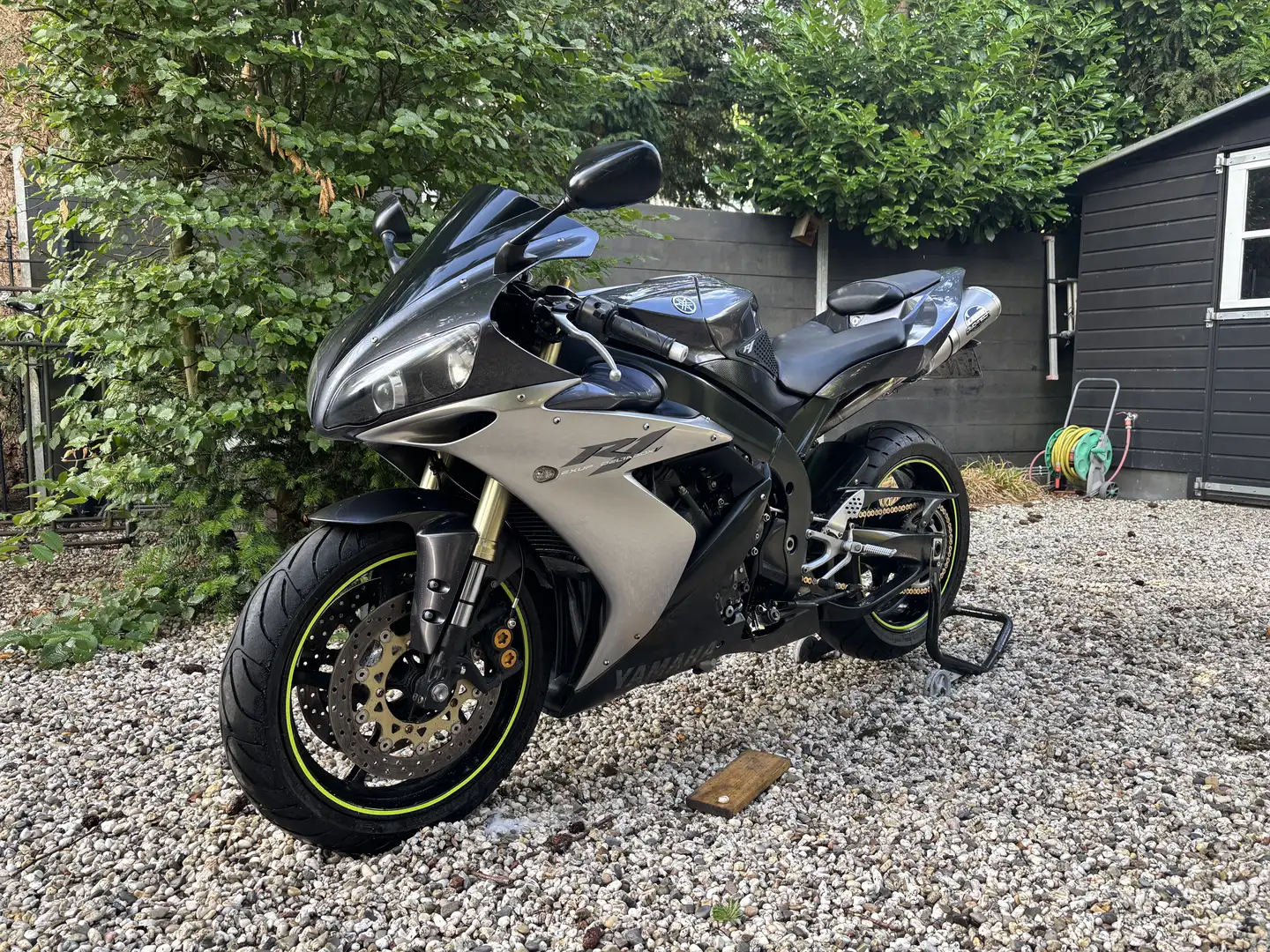 Yamaha YZF-R1 - 1