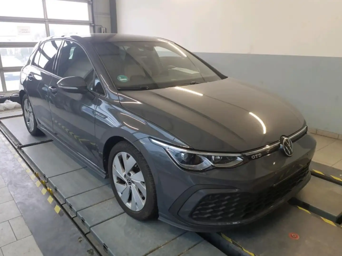 Volkswagen Golf VIII GTD DSG LEDER STANDHZG AHK 19" Grau - 2