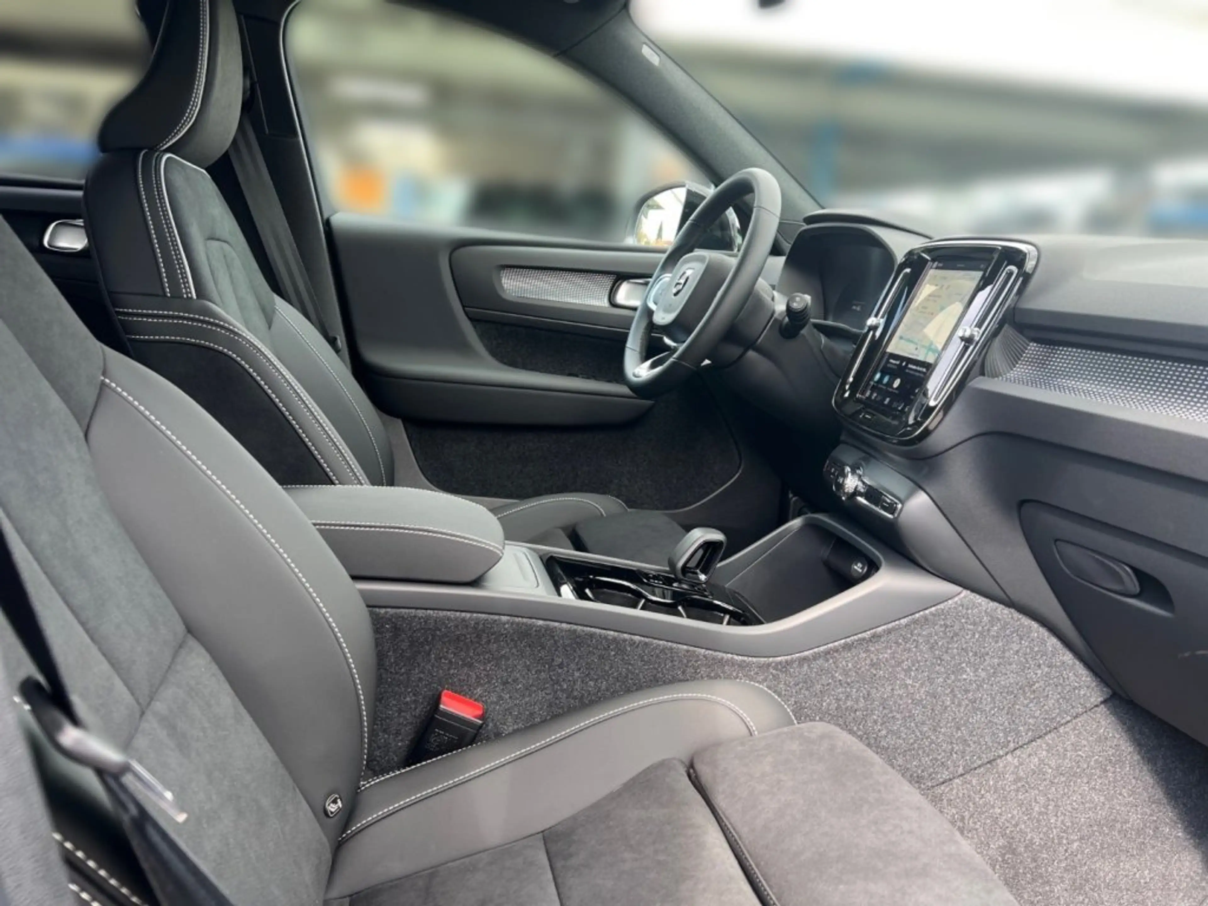 Volvo EX40 Black Edition Plus, Single Motor Extended Range, Vollelektri — photo 11