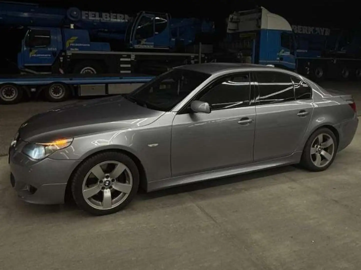 BMW 530 530xd Aut. Grau - 2