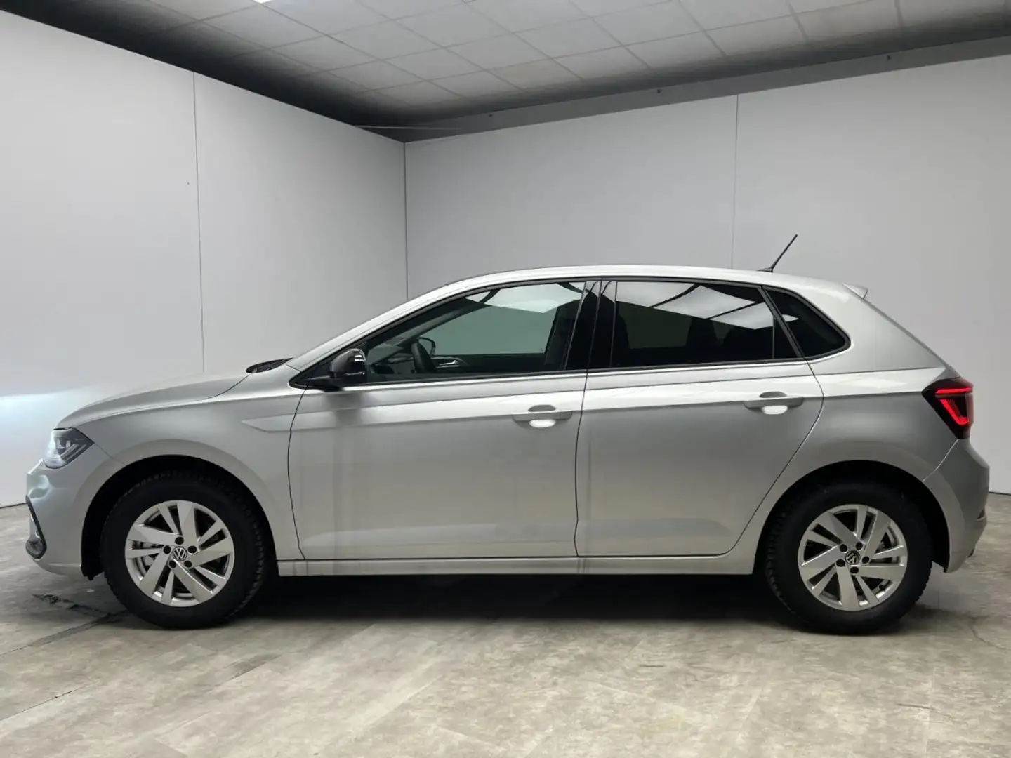 Volkswagen Polo 1.0 TSI DSG Style Klima Einparkhilfe Sitzheizung Zwart - 2