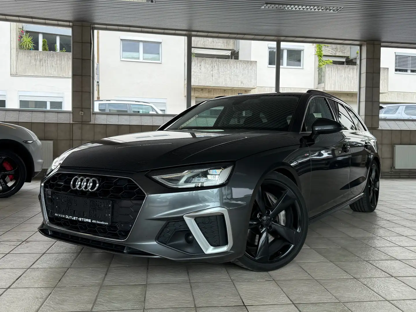 Audi A4 50 TDI Quattro S-Line *MEGA-OPTIK Grijs - 1
