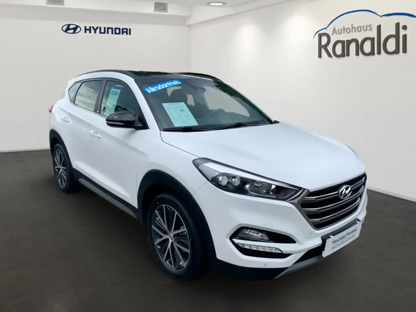 Hyundai TUCSON Passion + 4WD 1.6 ++AHK++STANDHEIZUNG+4WD! Weiß - 2