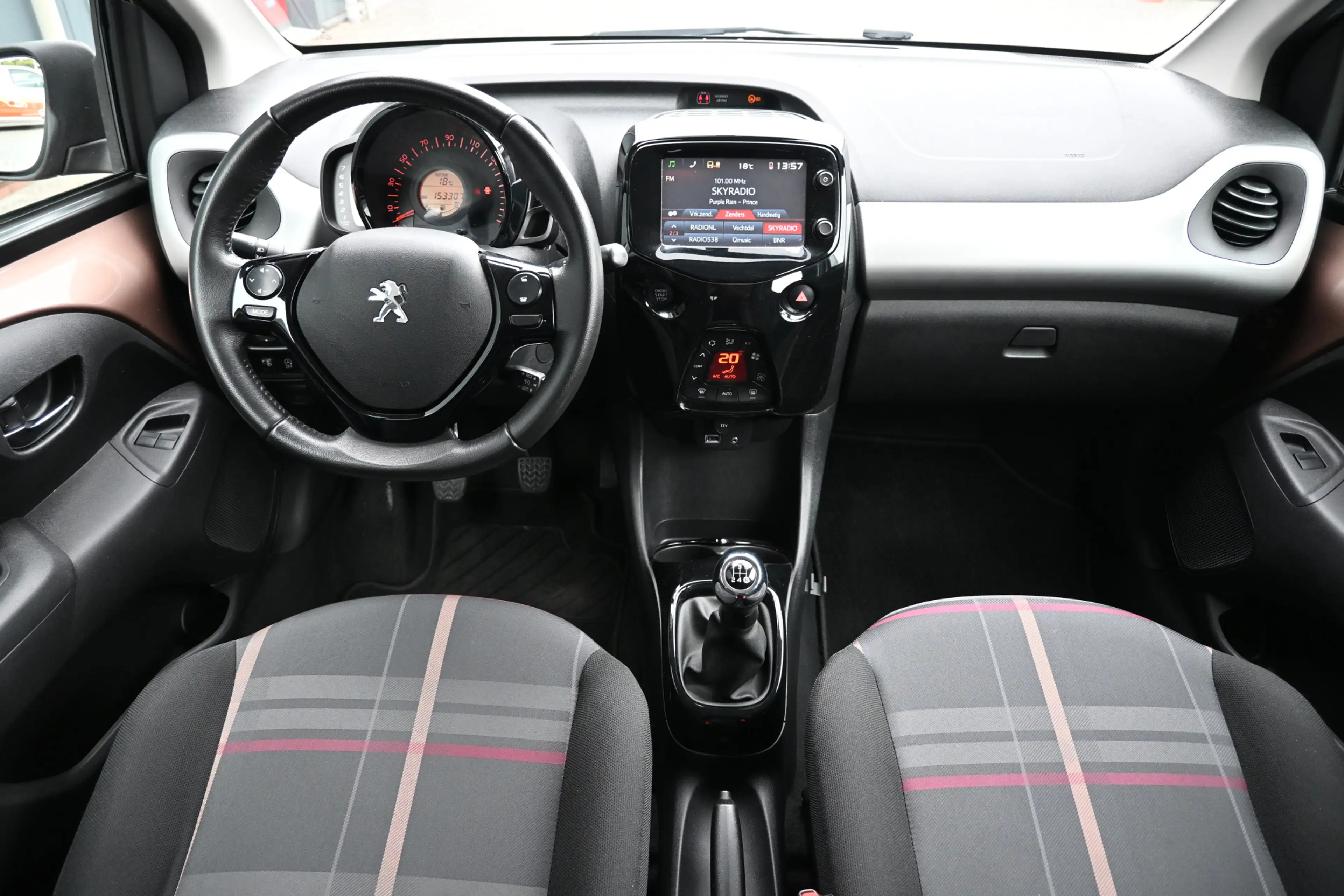 Peugeot 108 1.0 e-VTi Première trekhaak camera climate — photo 4