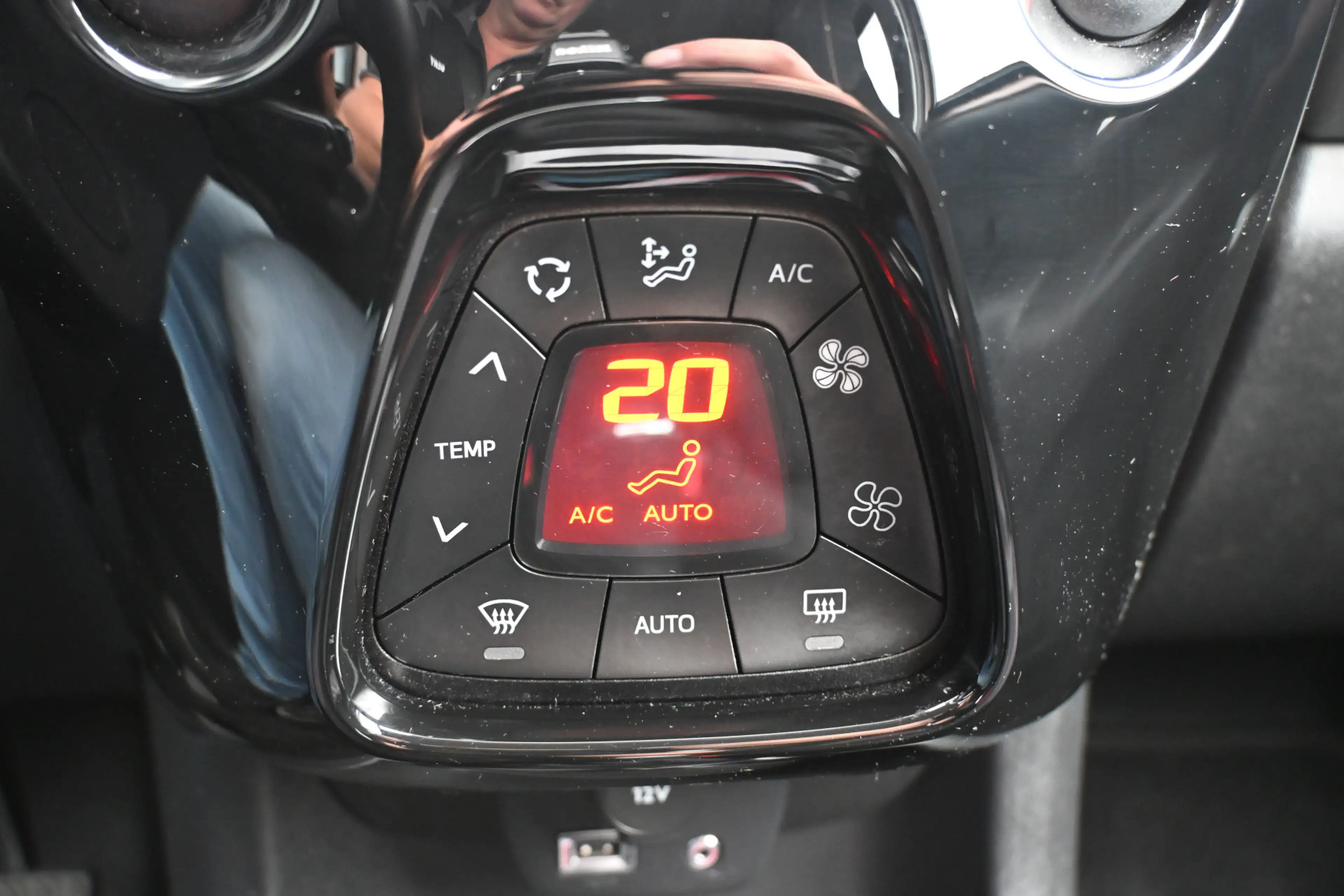 Peugeot 108 1.0 e-VTi Première trekhaak camera climate — photo 15