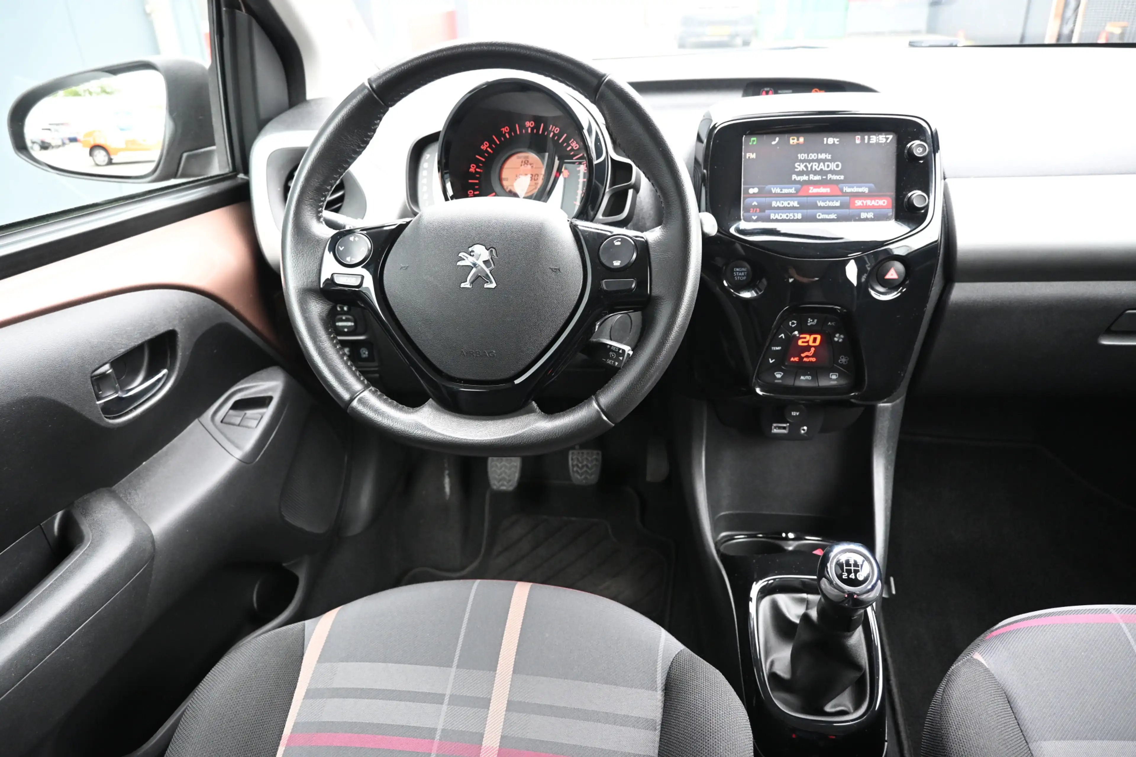 Peugeot 108 1.0 e-VTi Première trekhaak camera climate — photo 16