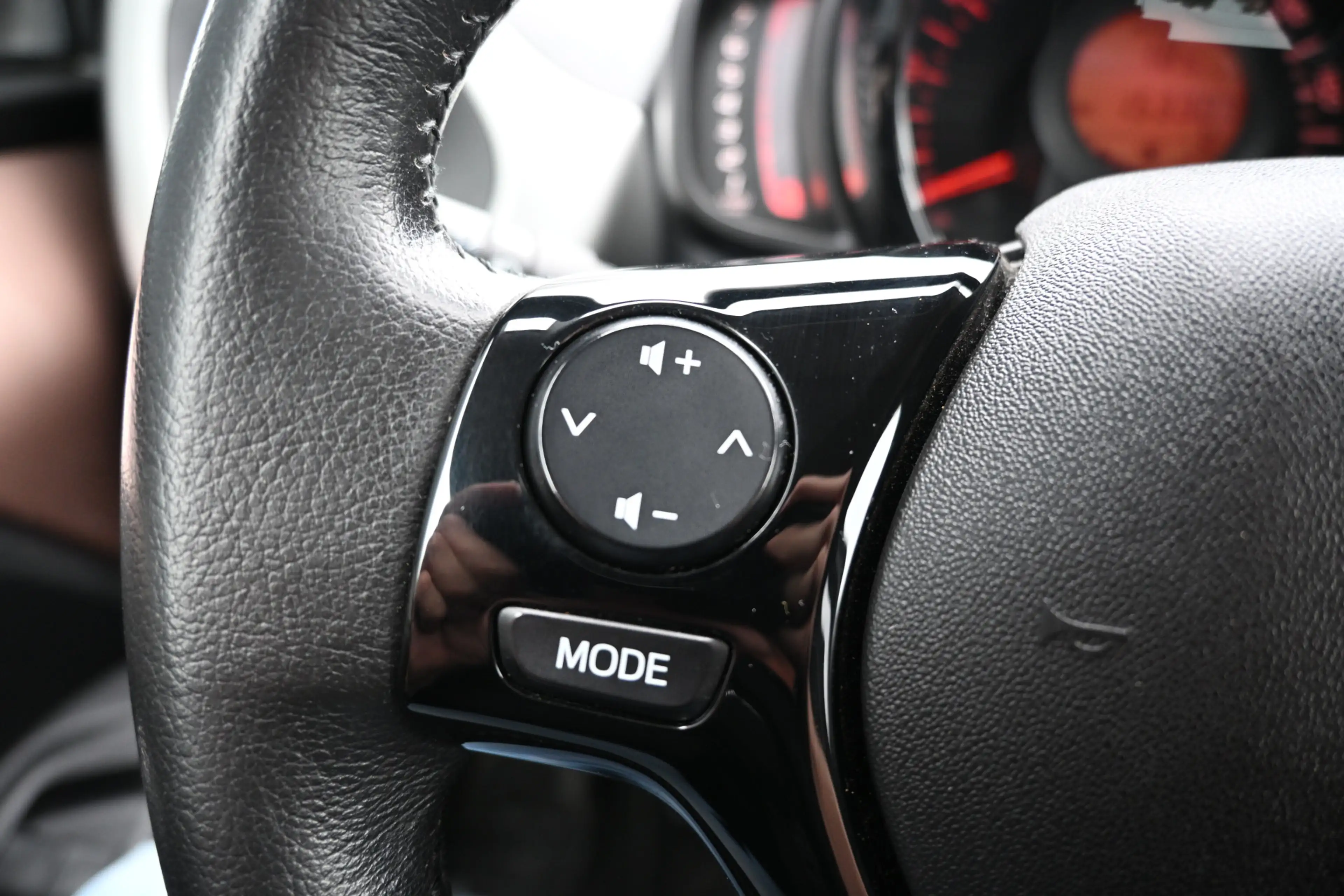 Peugeot 108 1.0 e-VTi Première trekhaak camera climate — photo 30