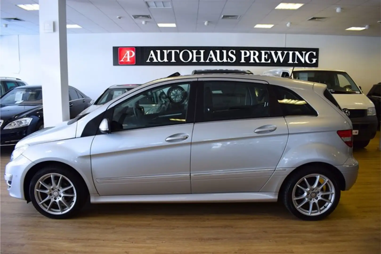 Mercedes-Benz B 180 SPORTPAK./XENON/PANO/COMAND/MTL.RATE 115,- Argent - 2