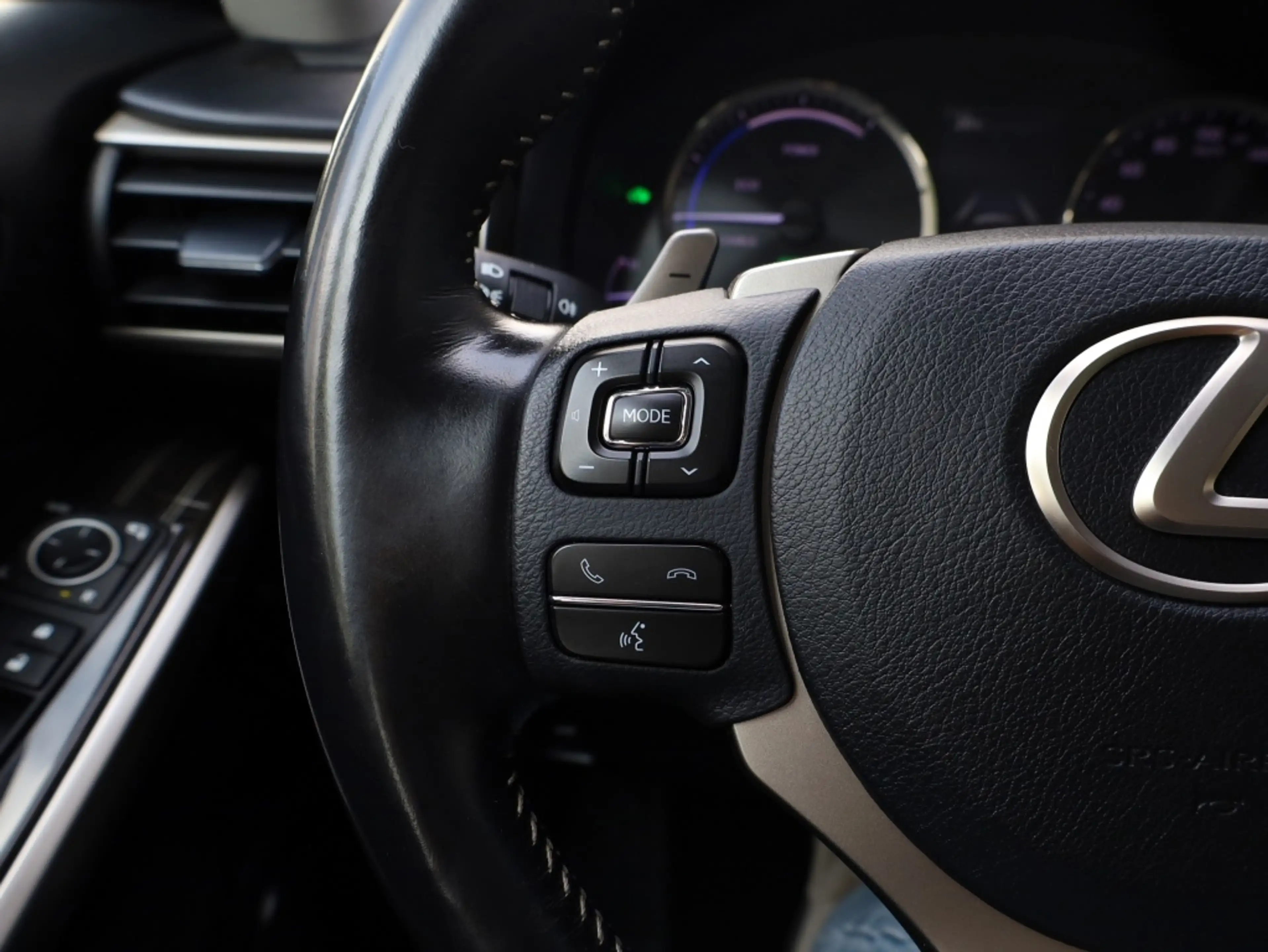 Lexus IS 300 300h Hybrid Luxury Line | Mark Levinson | Stoelven — photo 20