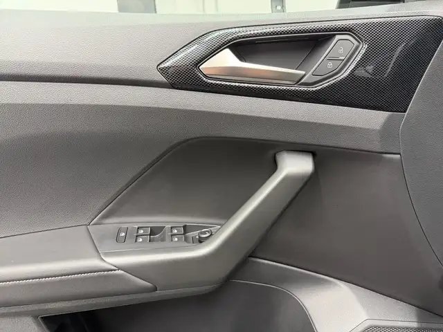 Volkswagen T-Cross view 11