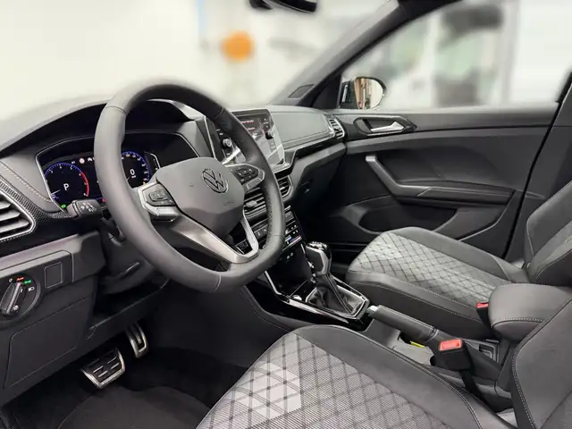 Volkswagen T-Cross view 9
