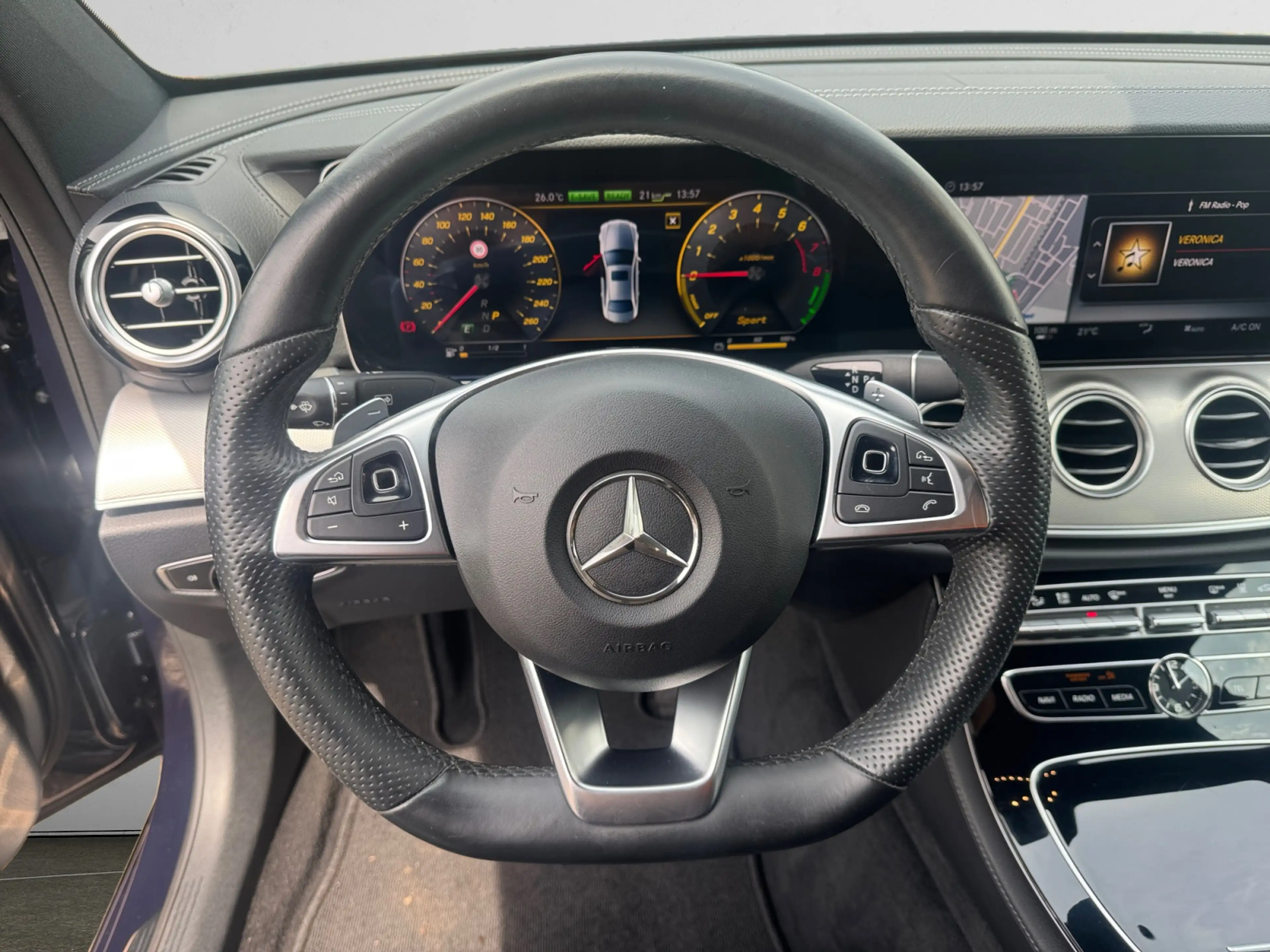 Mercedes-Benz E 350 e AMG 300pk NAP 83dkm, Dealer Onderhouden, Carplay — photo 15