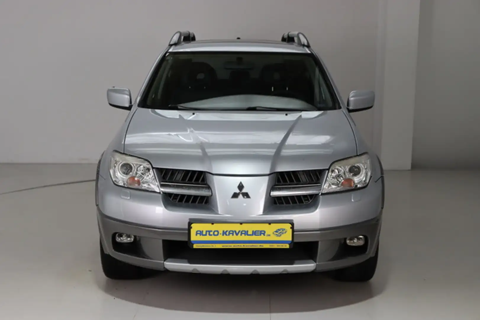 Mitsubishi Outlander 2.4 Intense * Sitzheizung * Klimaautom Silber - 2