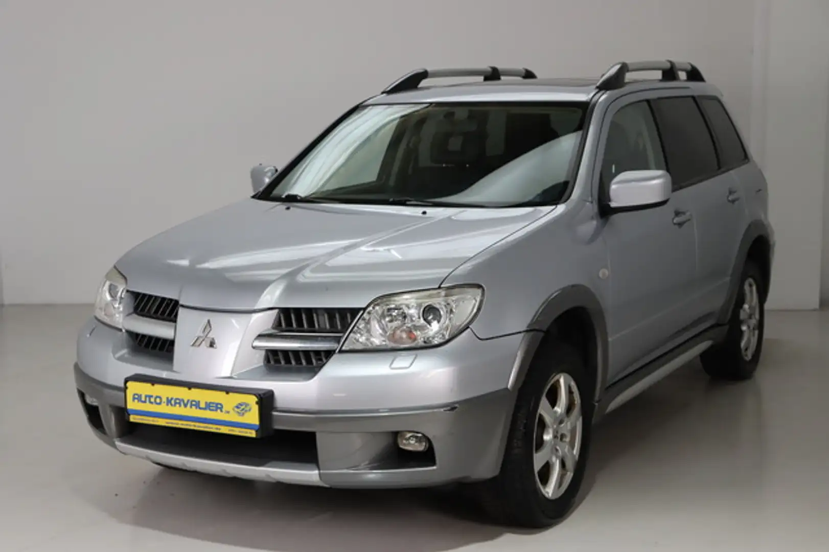 Mitsubishi Outlander 2.4 Intense * Sitzheizung * Klimaautom Argintiu - 1