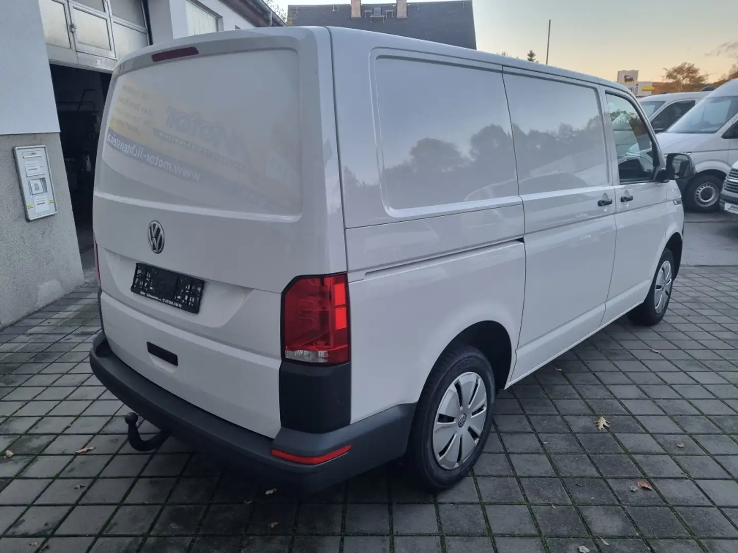 Volkswagen T6.1 Transporter Kasten kurzer Radstand Weiß - 2