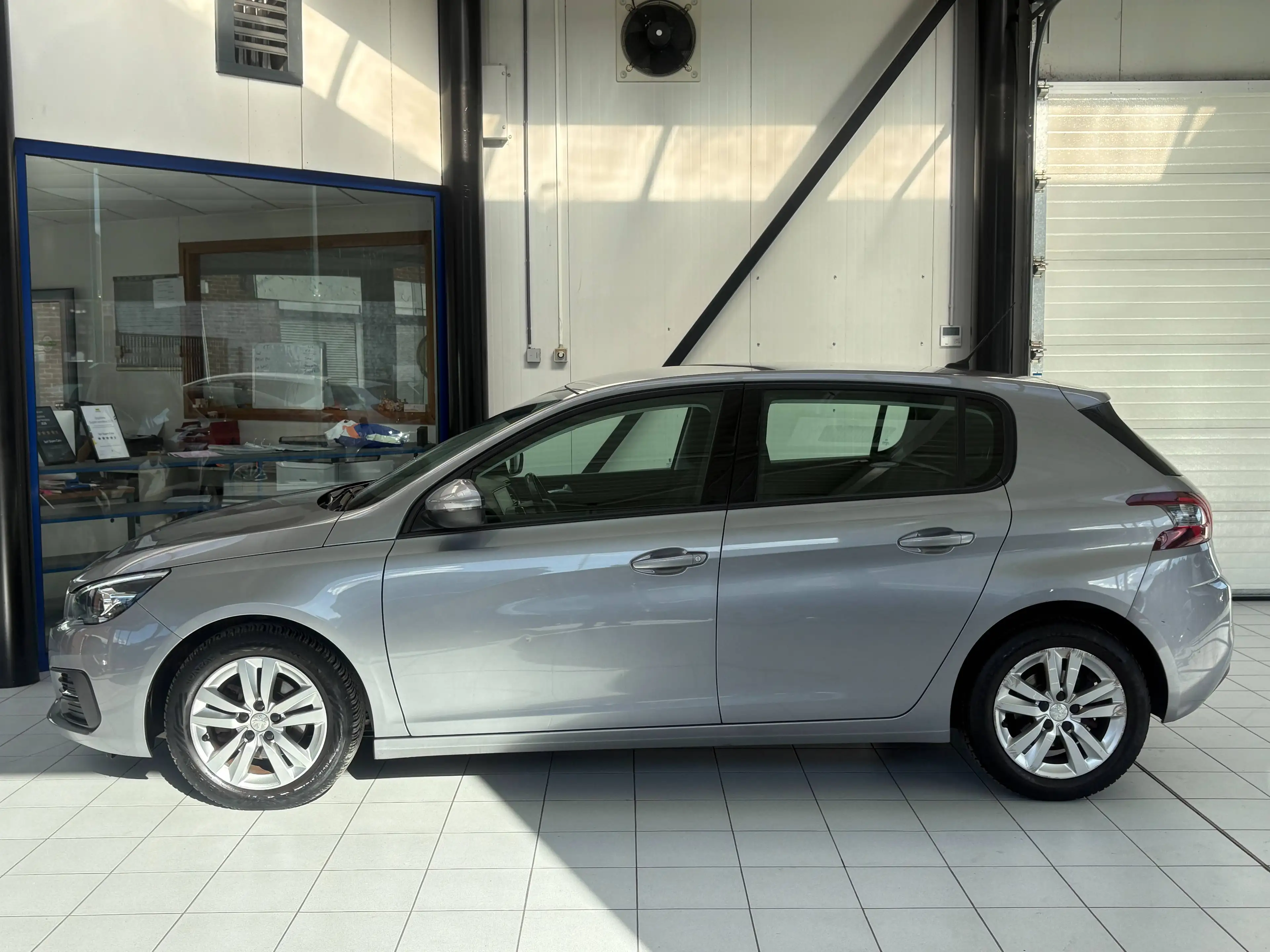 Peugeot 308 308 1.5 HDi *GPS * PDC * CARPLAY * CARNET * — photo 2