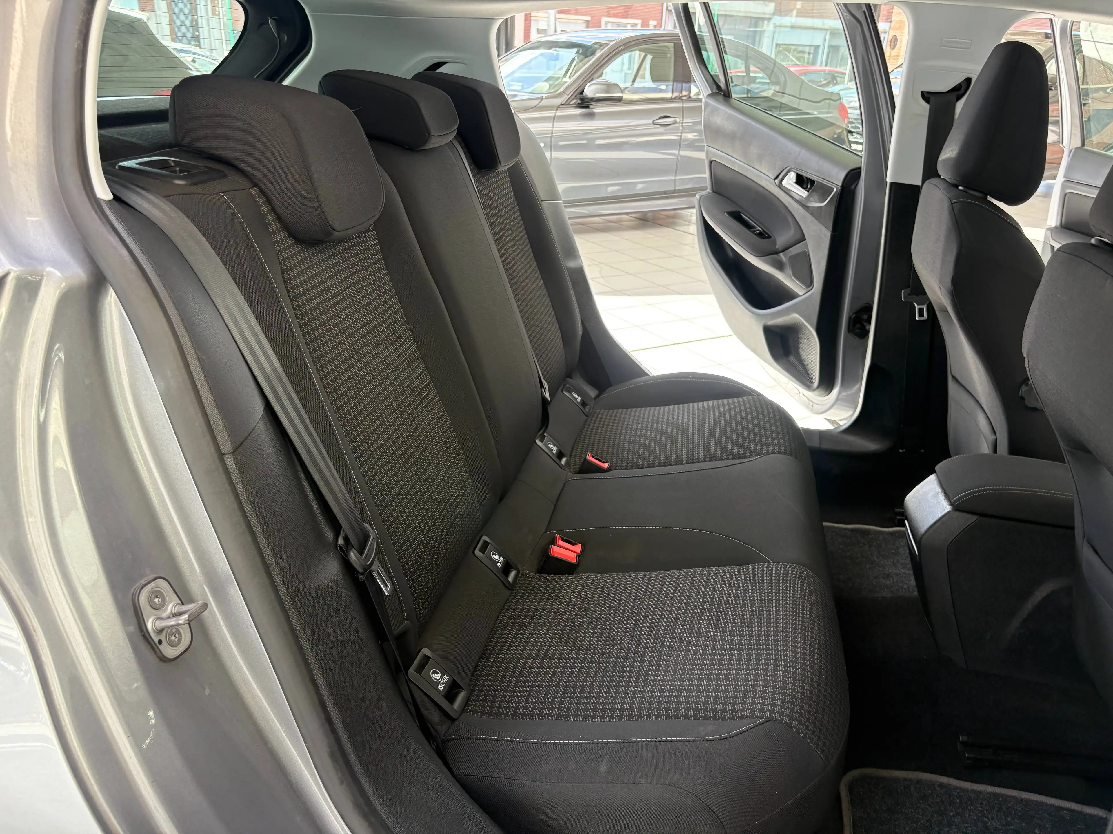 Peugeot 308 308 1.5 HDi *GPS * PDC * CARPLAY * CARNET * — photo 9