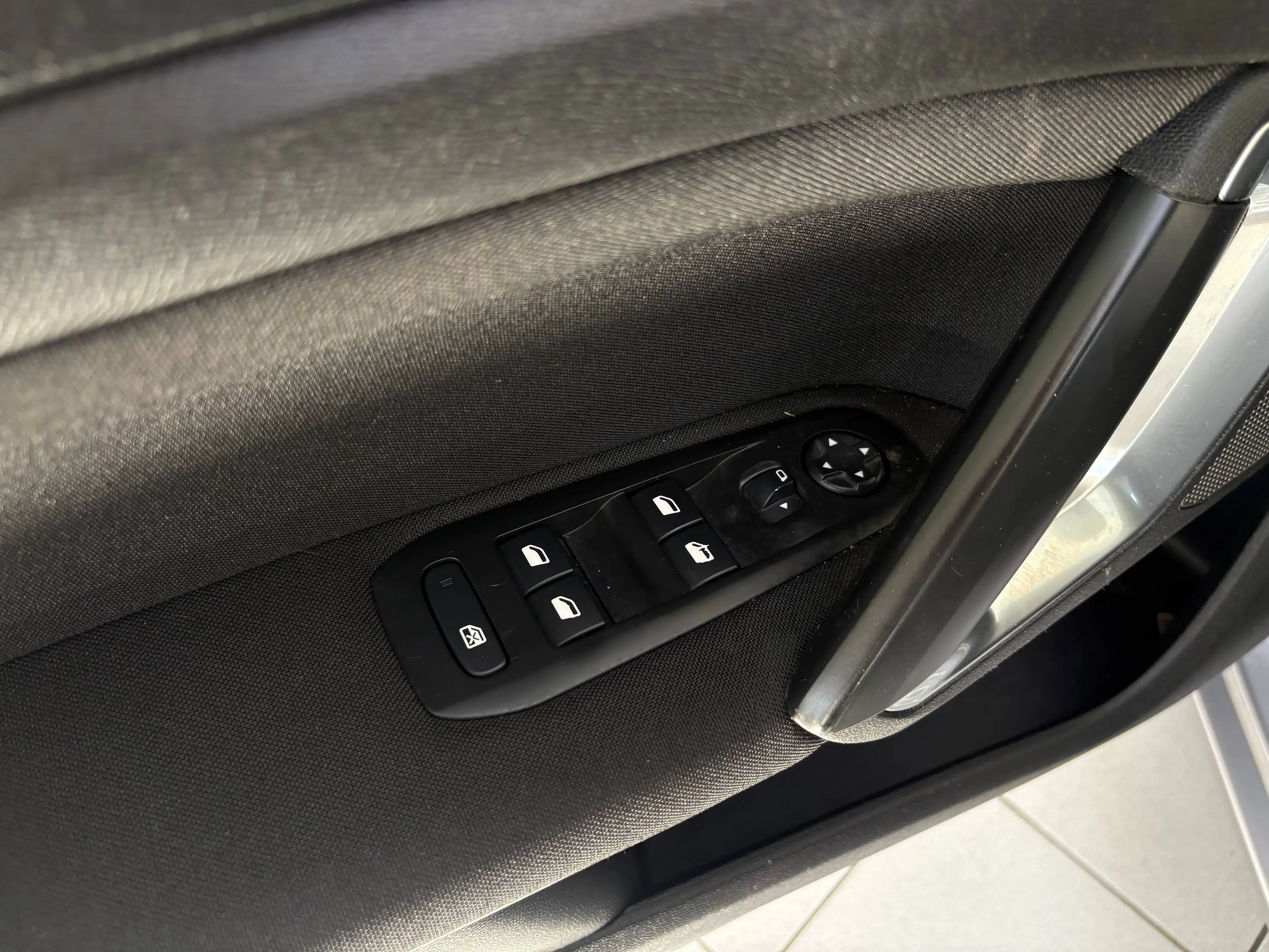 Peugeot 308 308 1.5 HDi *GPS * PDC * CARPLAY * CARNET * — photo 15